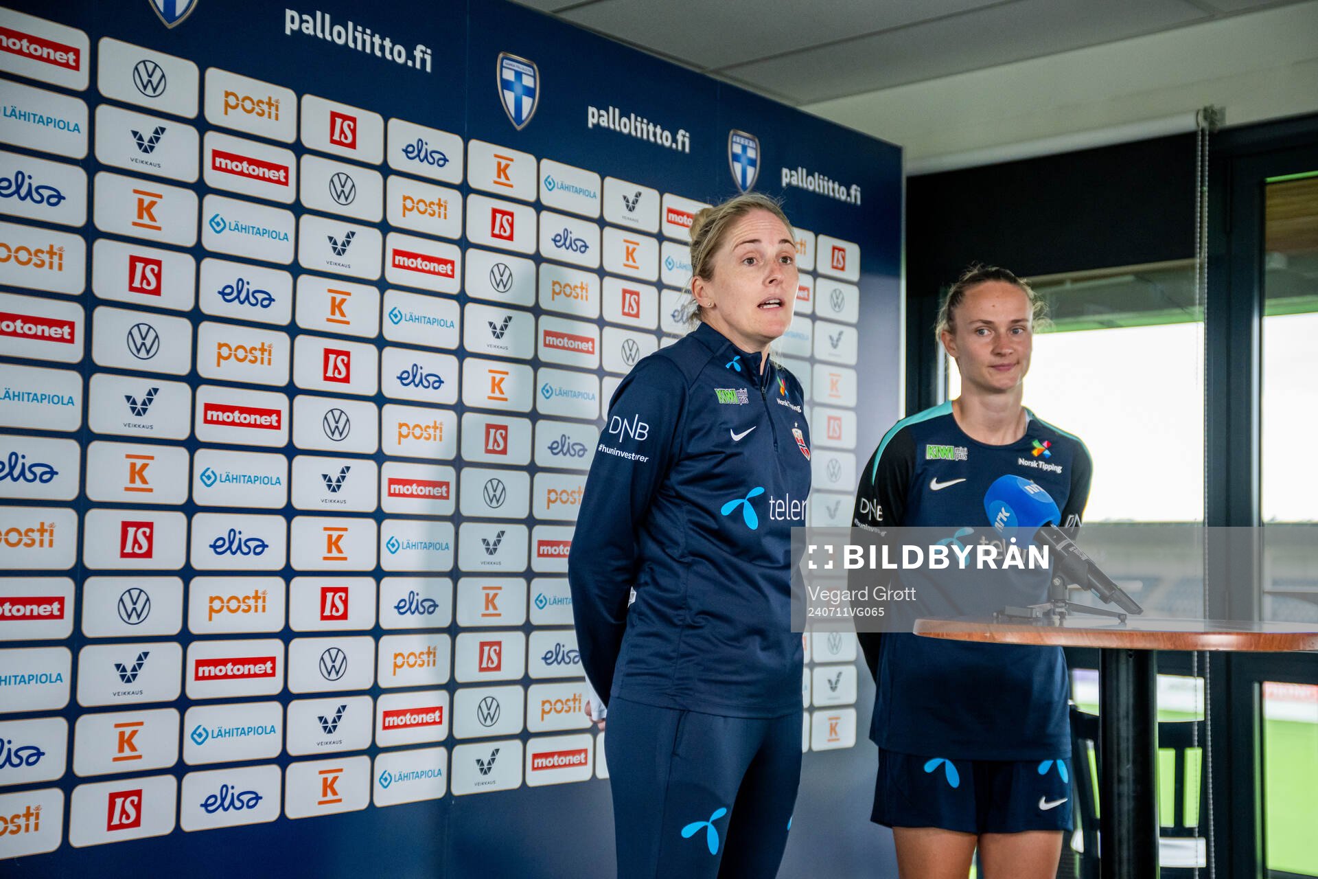 Head coach Gemma Grainger and Caroline Graham Hansen of the