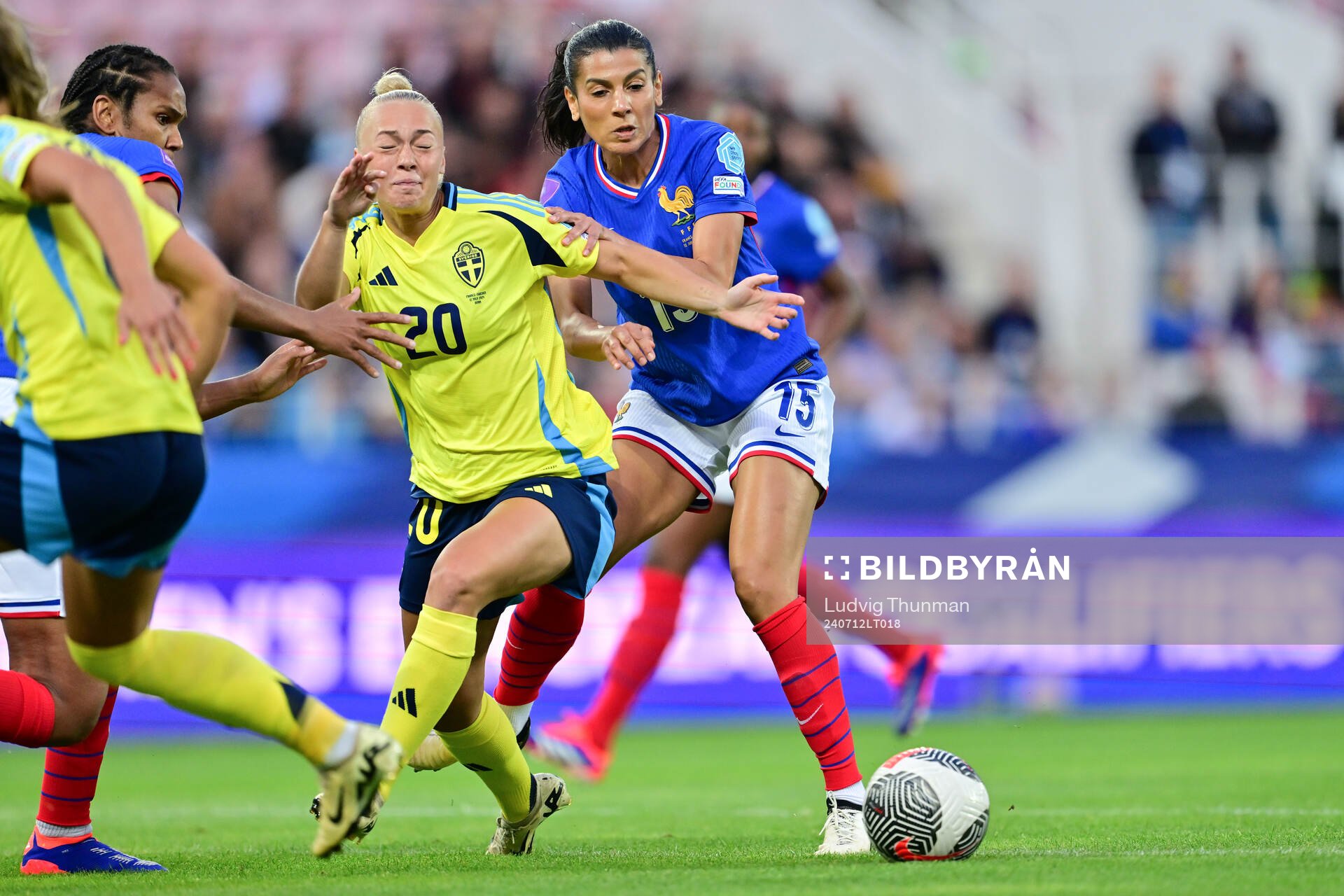 Hanna Bennison of Sweden and Kenza Dali of France