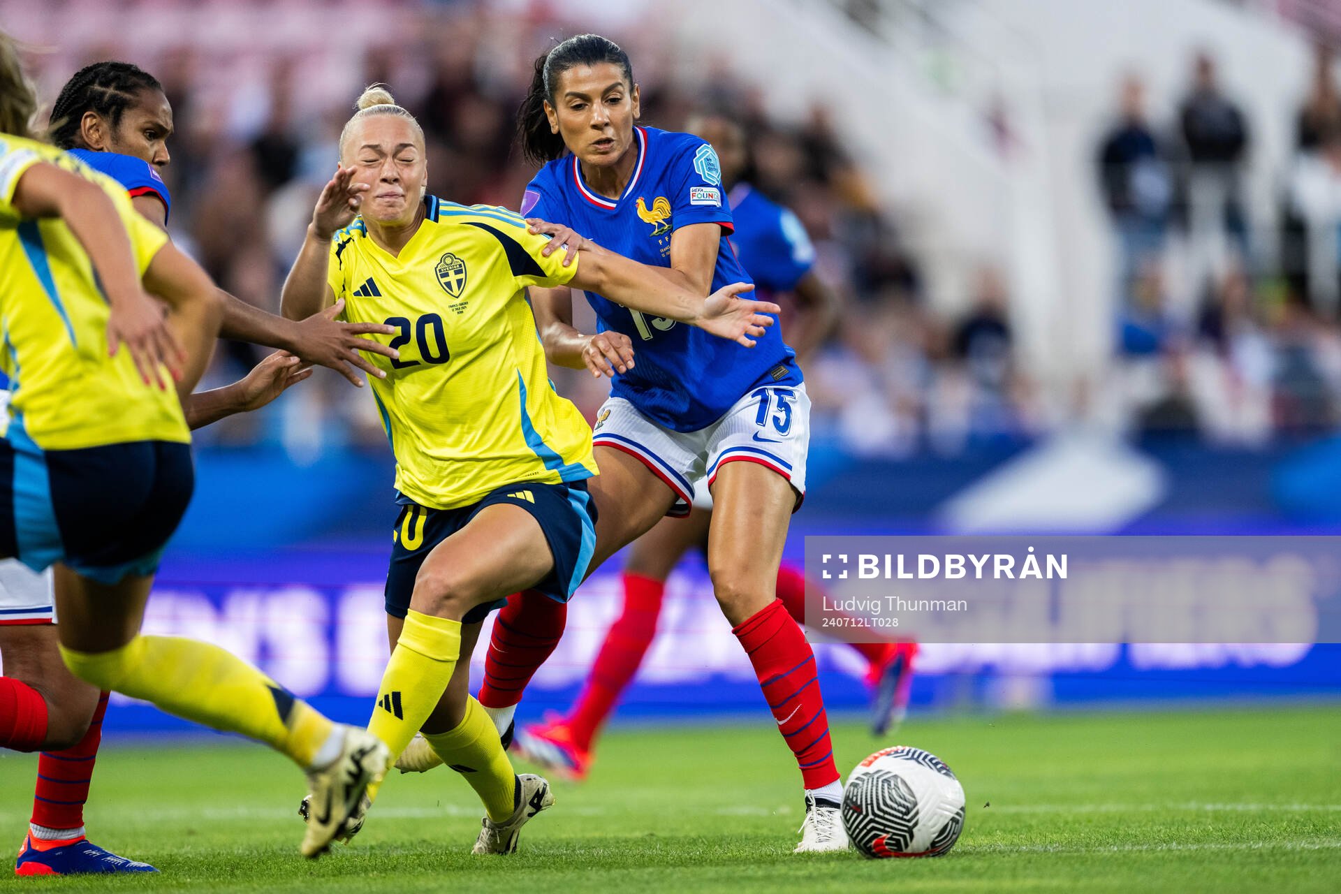 Hanna Bennison of Sweden and Kenza Dali of France