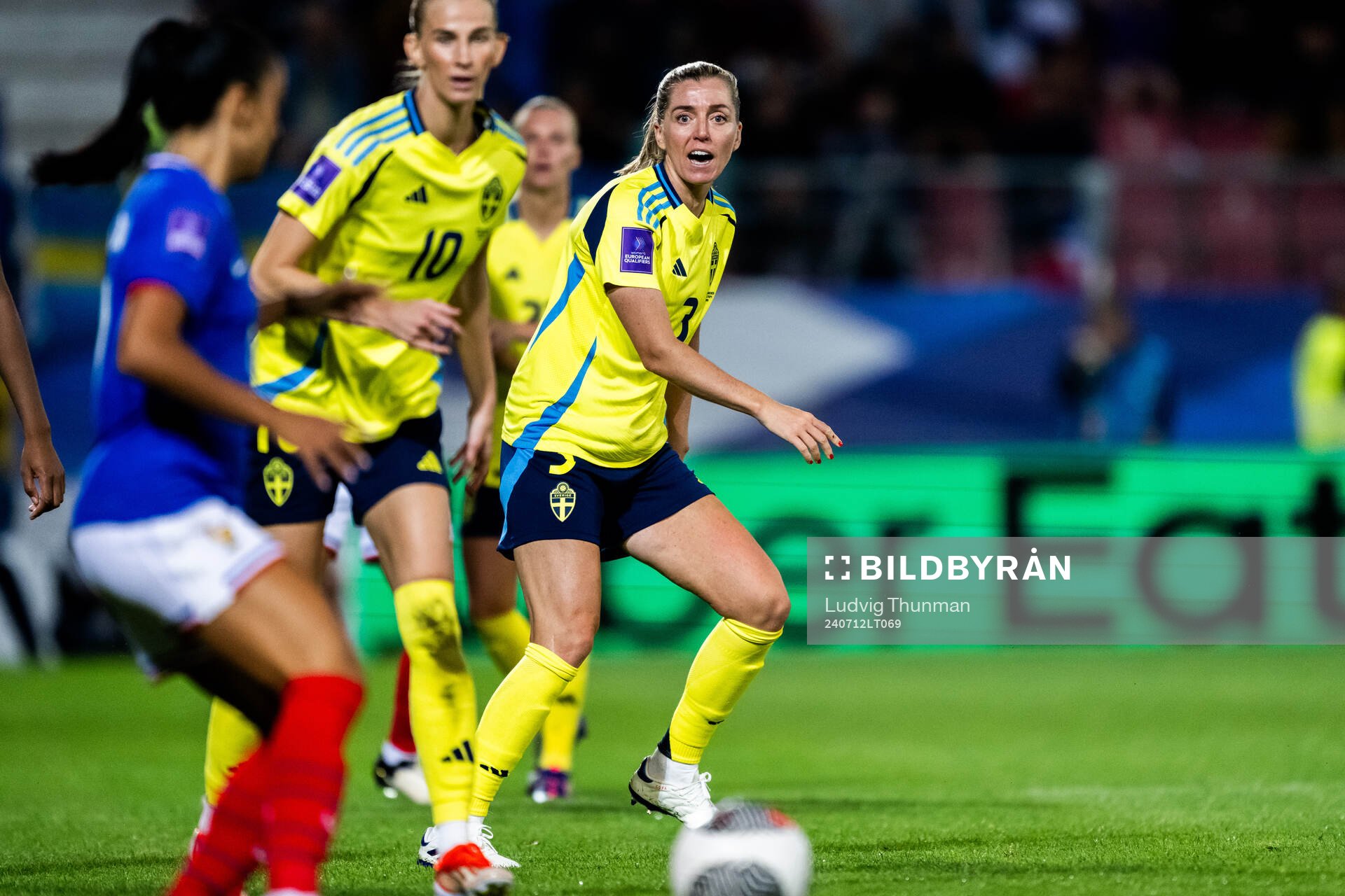 Sofia Jakobsson and Linda Sembrant of Sweden during the UEFA Women's Euro qualifying football match between France and Sweden on July 12, 2024 in Dijon.