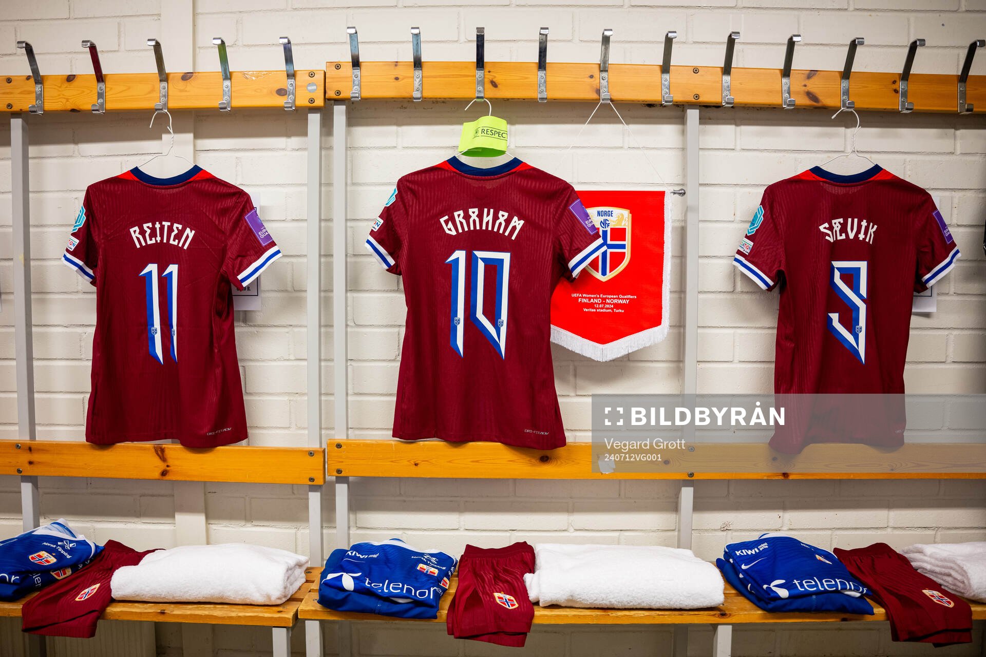 The kits of Guro Reiten, Caroline Graham Hansen and Karina
