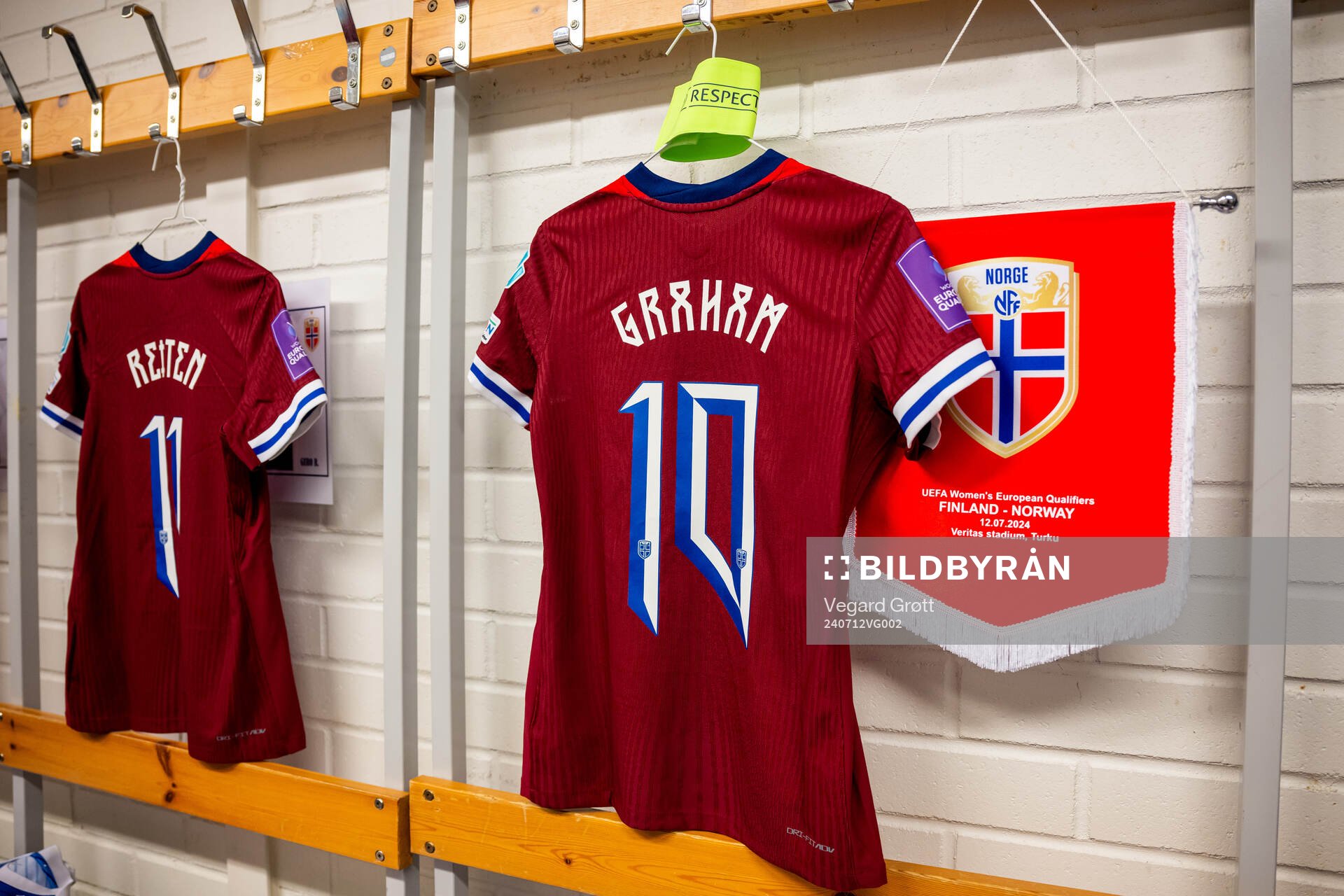 The kits of Guro Reiten and Caroline Graham Hansen of
