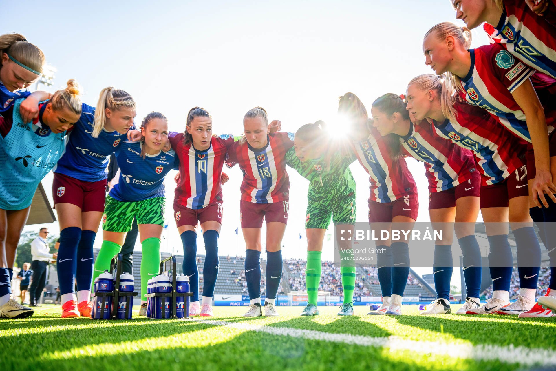 Sophie Román Haug, goalkeeper Aurora Mikalsen, Caroline