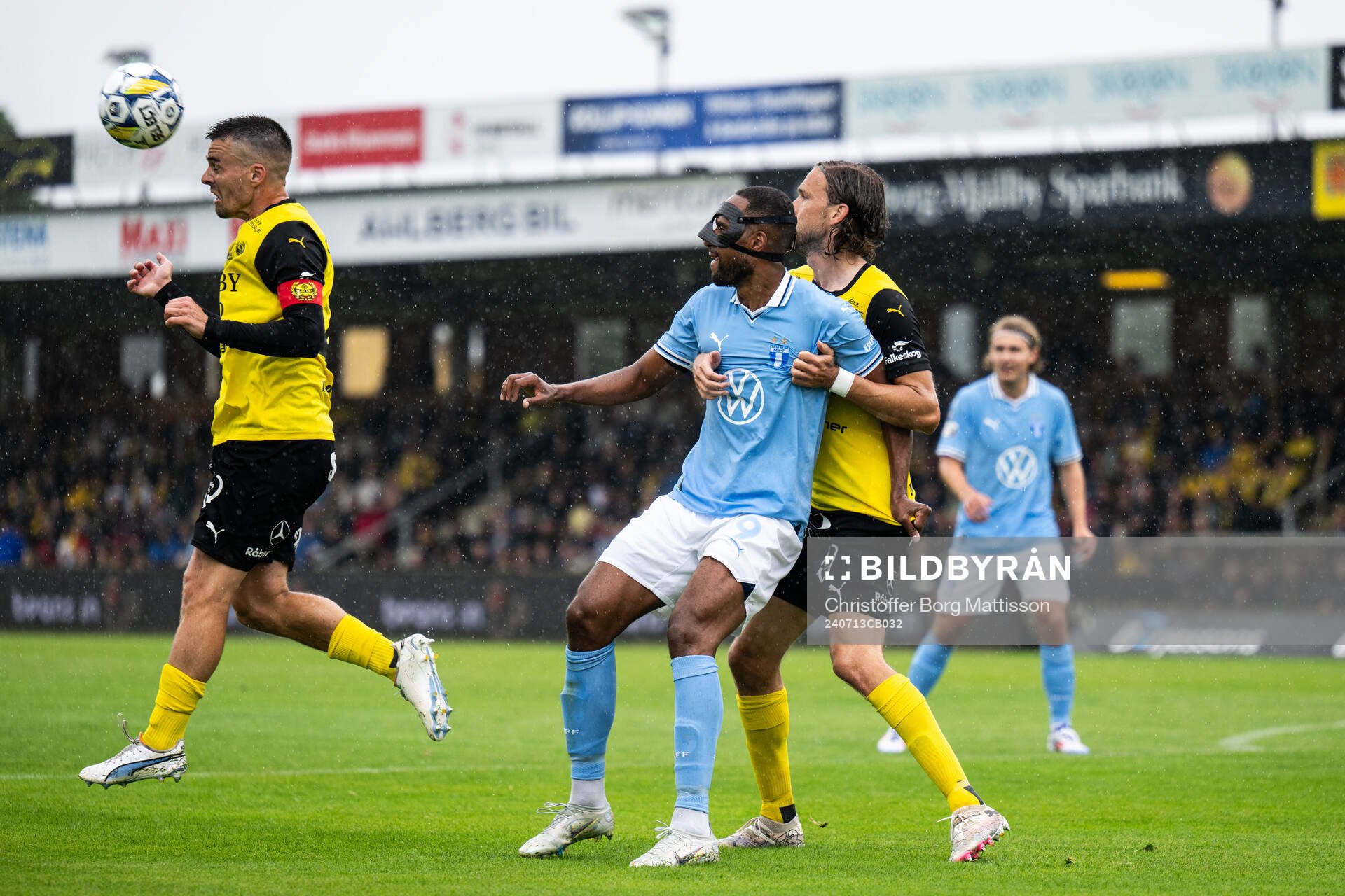Mjällbys Jesper Gustavsson och Tom Pettersson mot Malmö