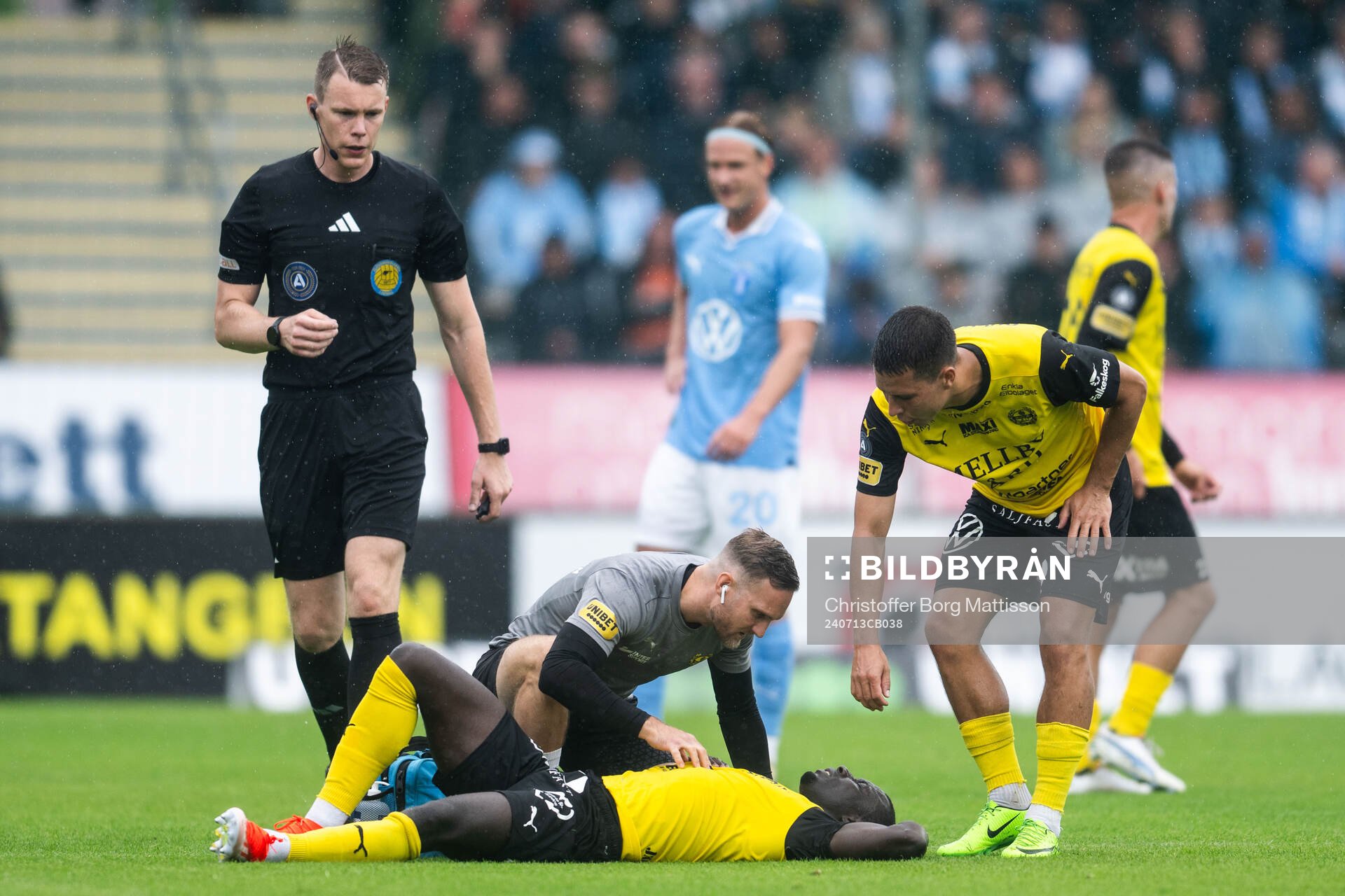 Mjällbys Abdoulie Manneh har ont