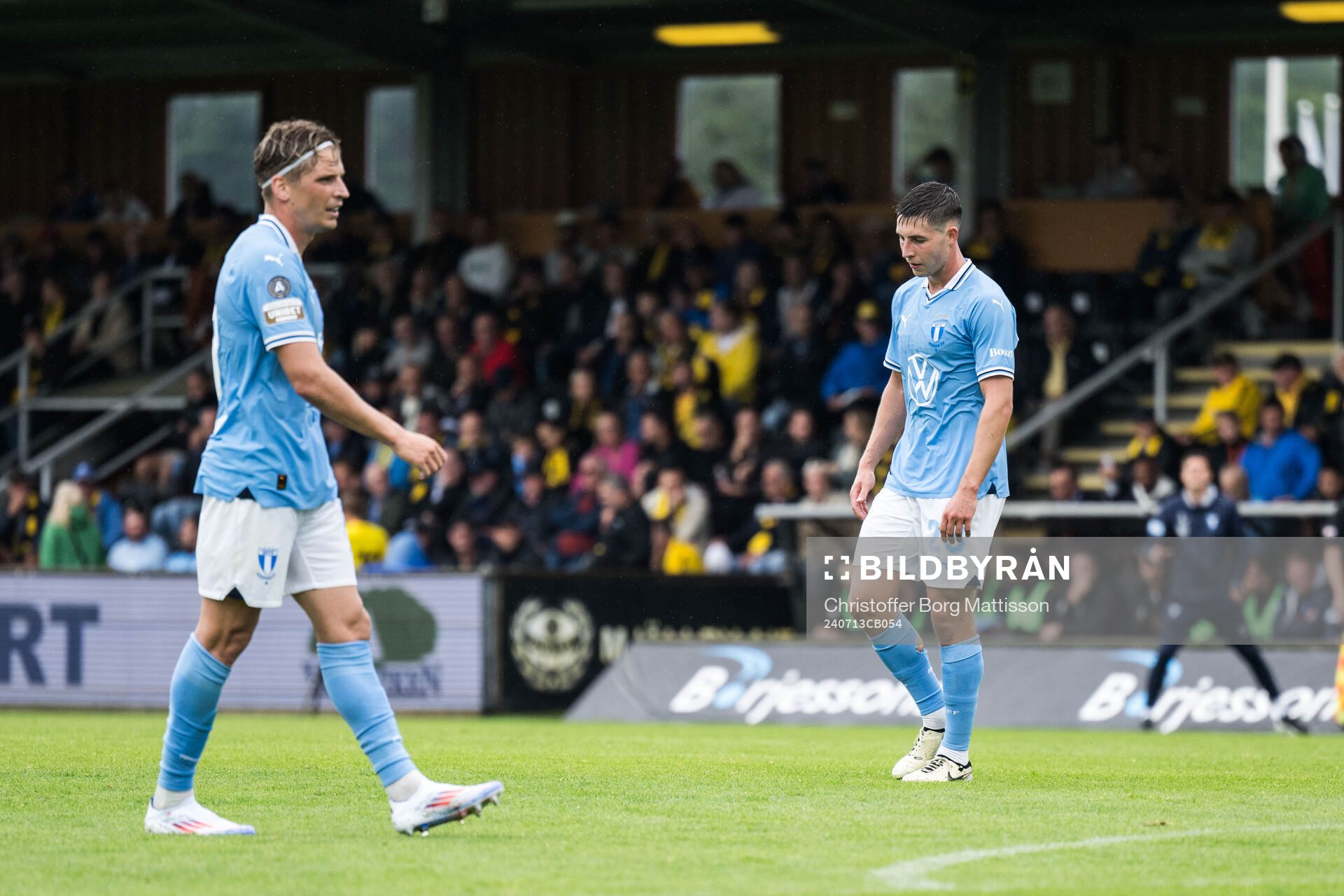 Malmö FFs Jens Stryger Larsen och Lasse Berg Johnsen deppar