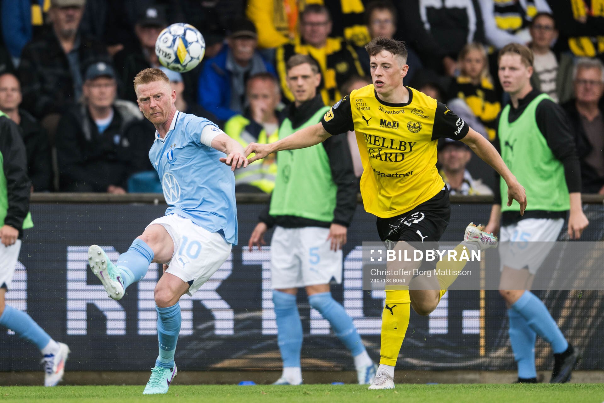 Malmö FFs Anders Christiansen och Mjällbys Elliot Stroud