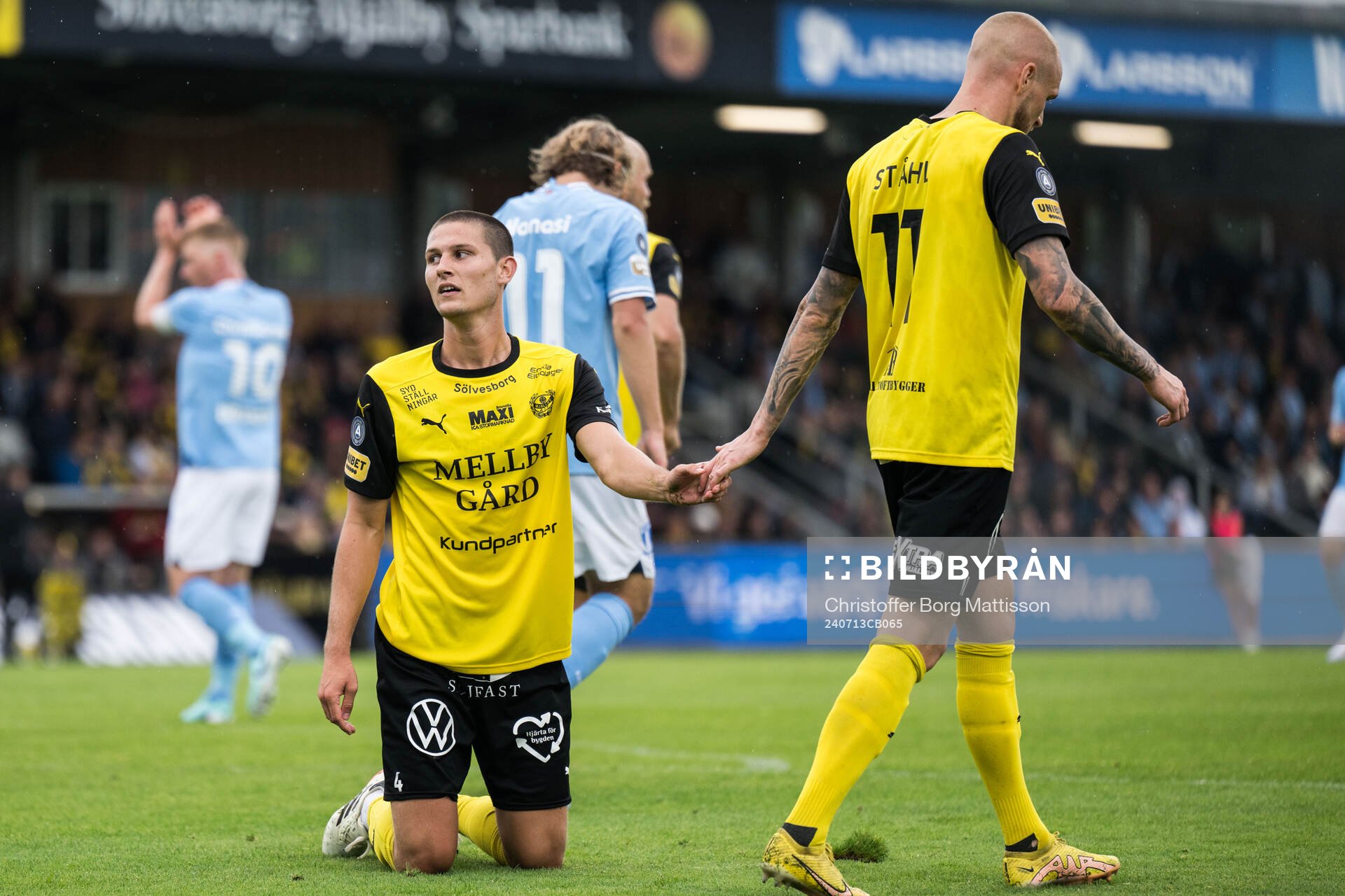 Mjällbys Rasmus Wikström och Adam Ståhl deppar