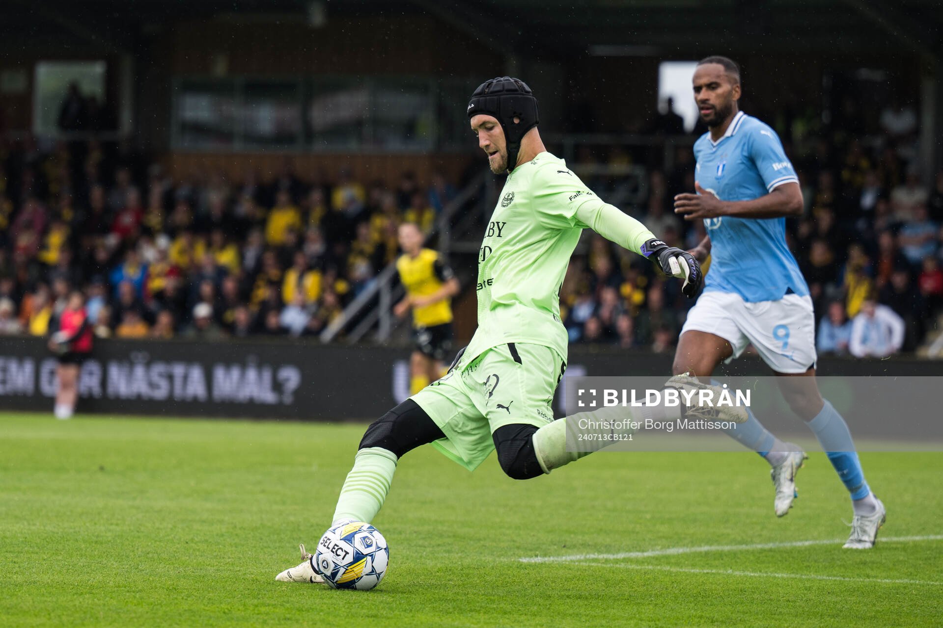Mjällbys målvakt Noel Törnqvist och Malmö FFs Isaac