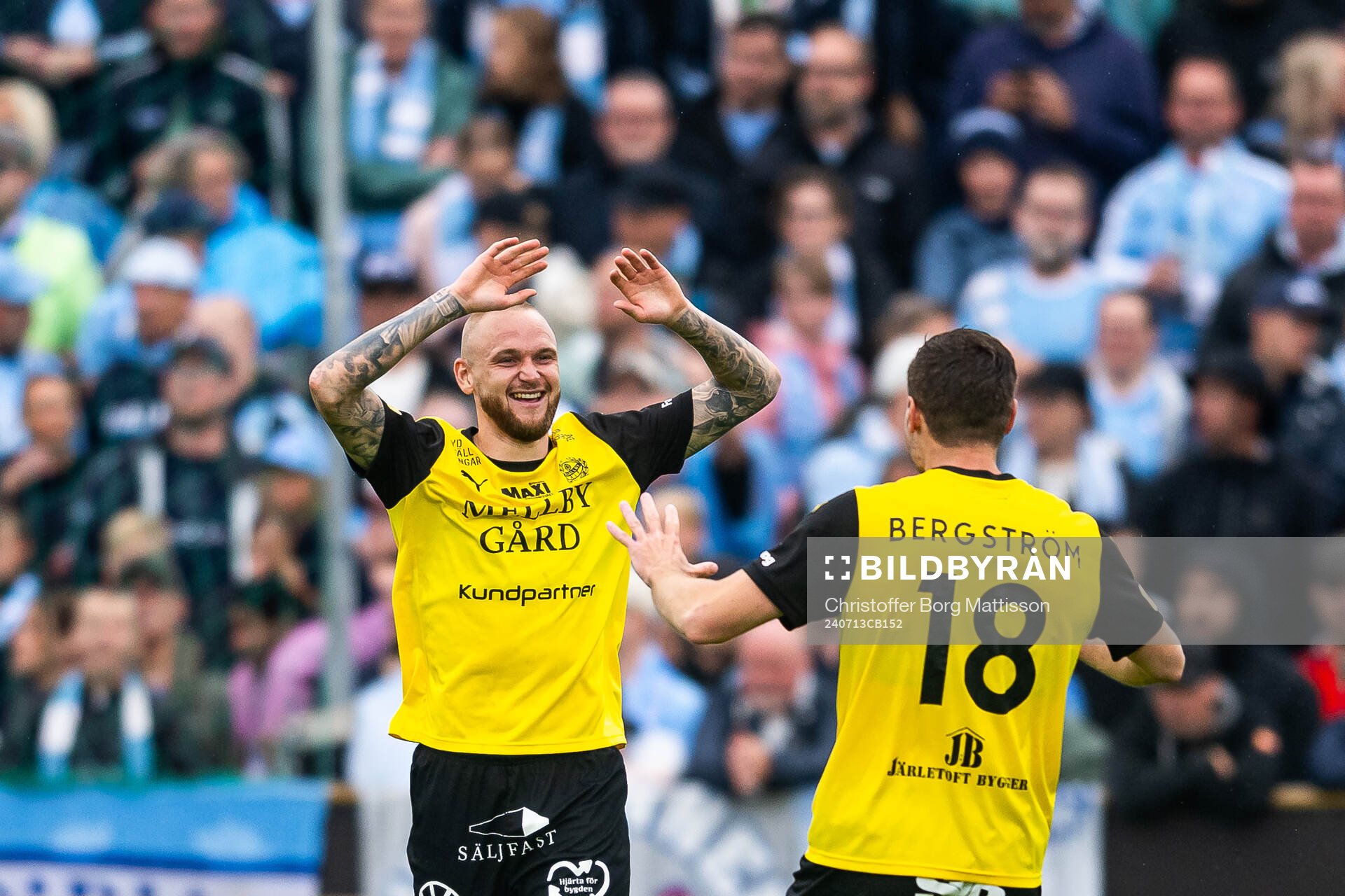 Mjällbys Adam Ståhl och Jacob Bergström jublar