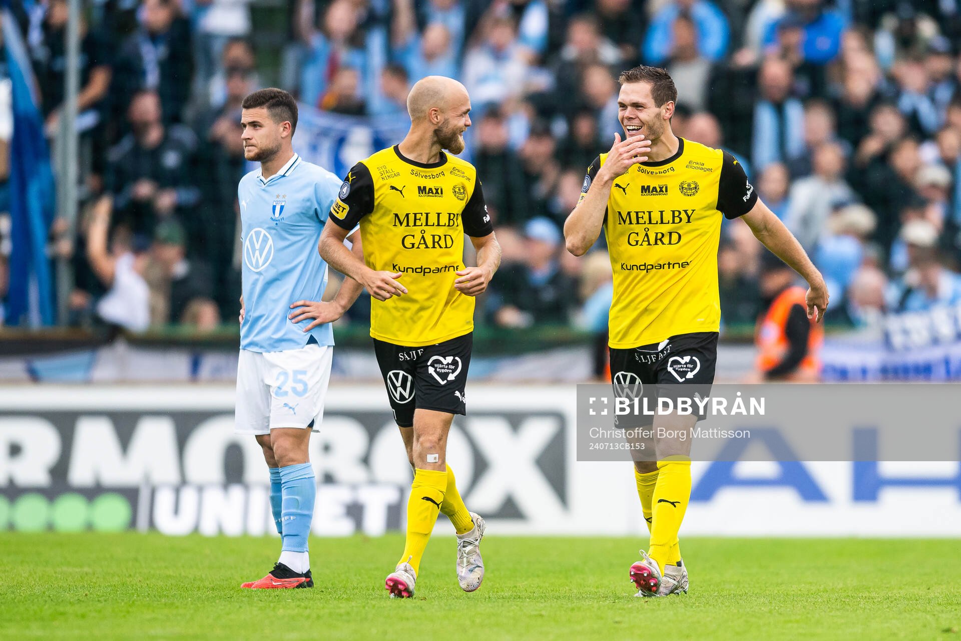 Mjällbys Viktor Gustafson och Jacob Bergström jublar