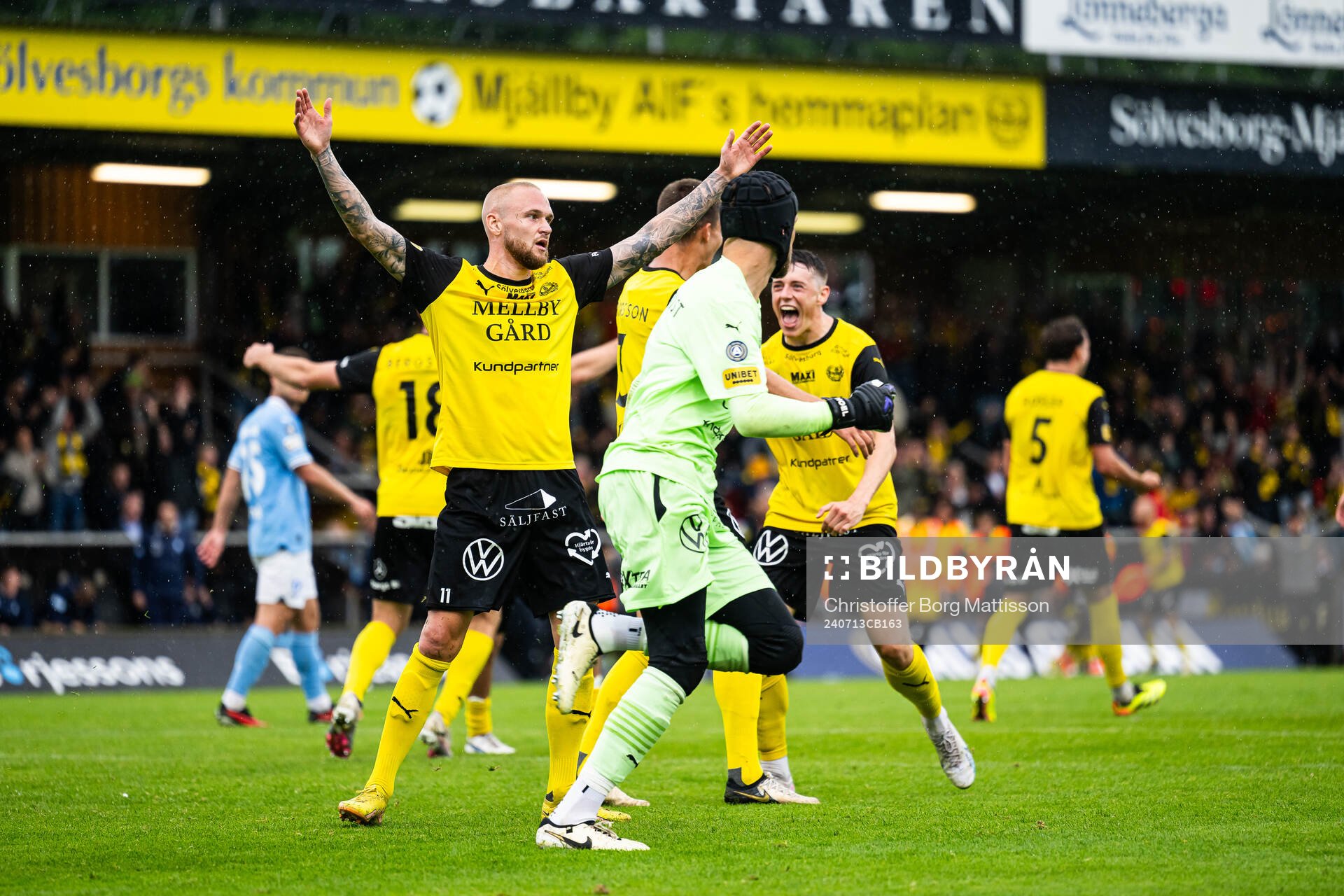 Mjällbys Adam Ståhl, målvakt Noel Törnqvist och Elliot