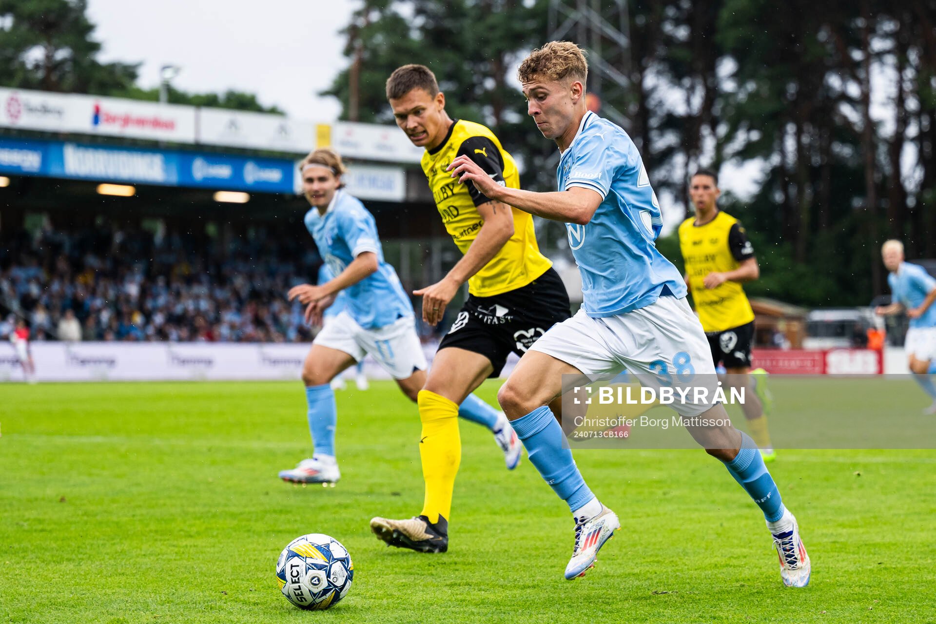Mjällbys Arvid Brorsson och Malmö FFs Hugo Bolin