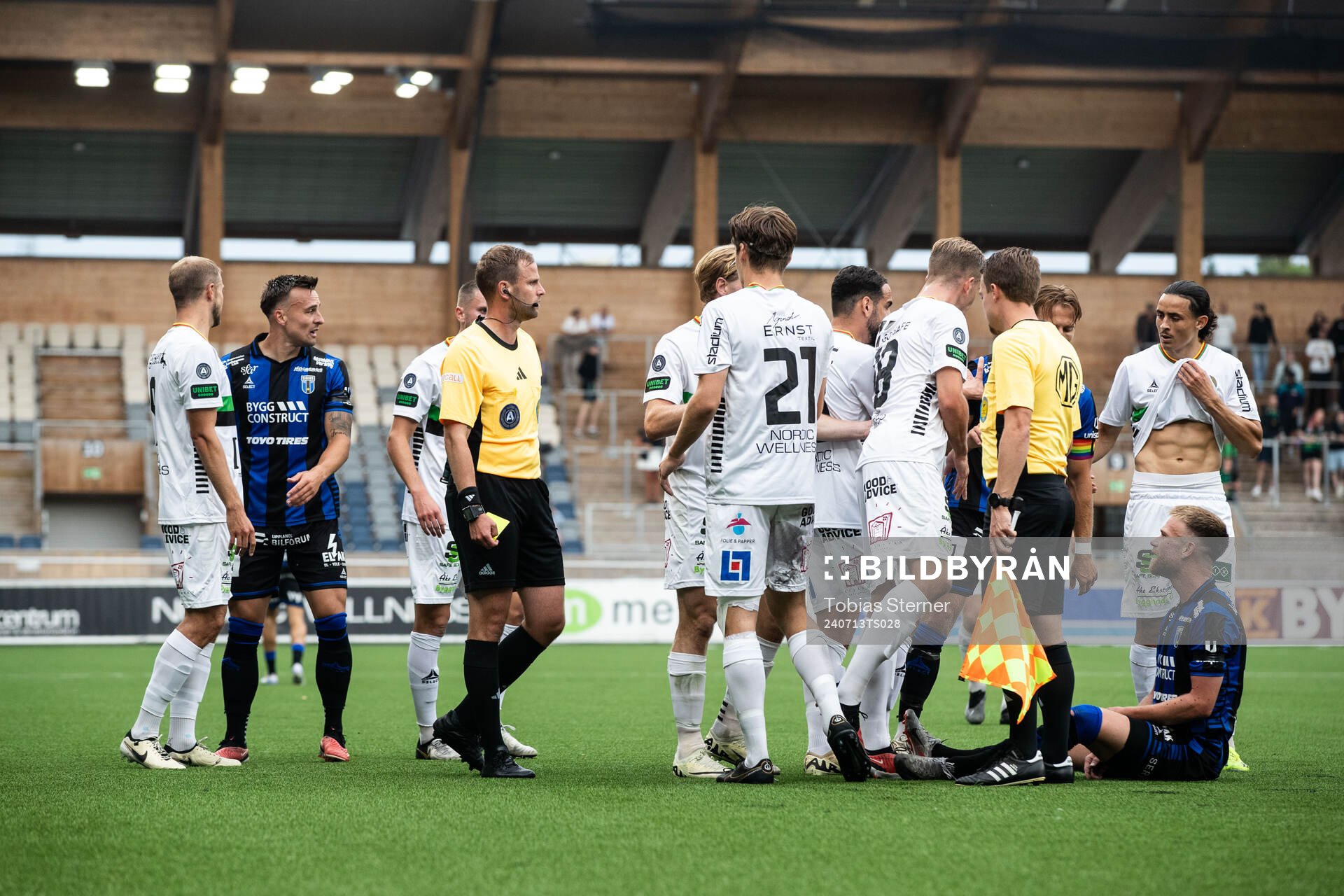 GAIS och Sirius spelare reagerar på domslut av Domare