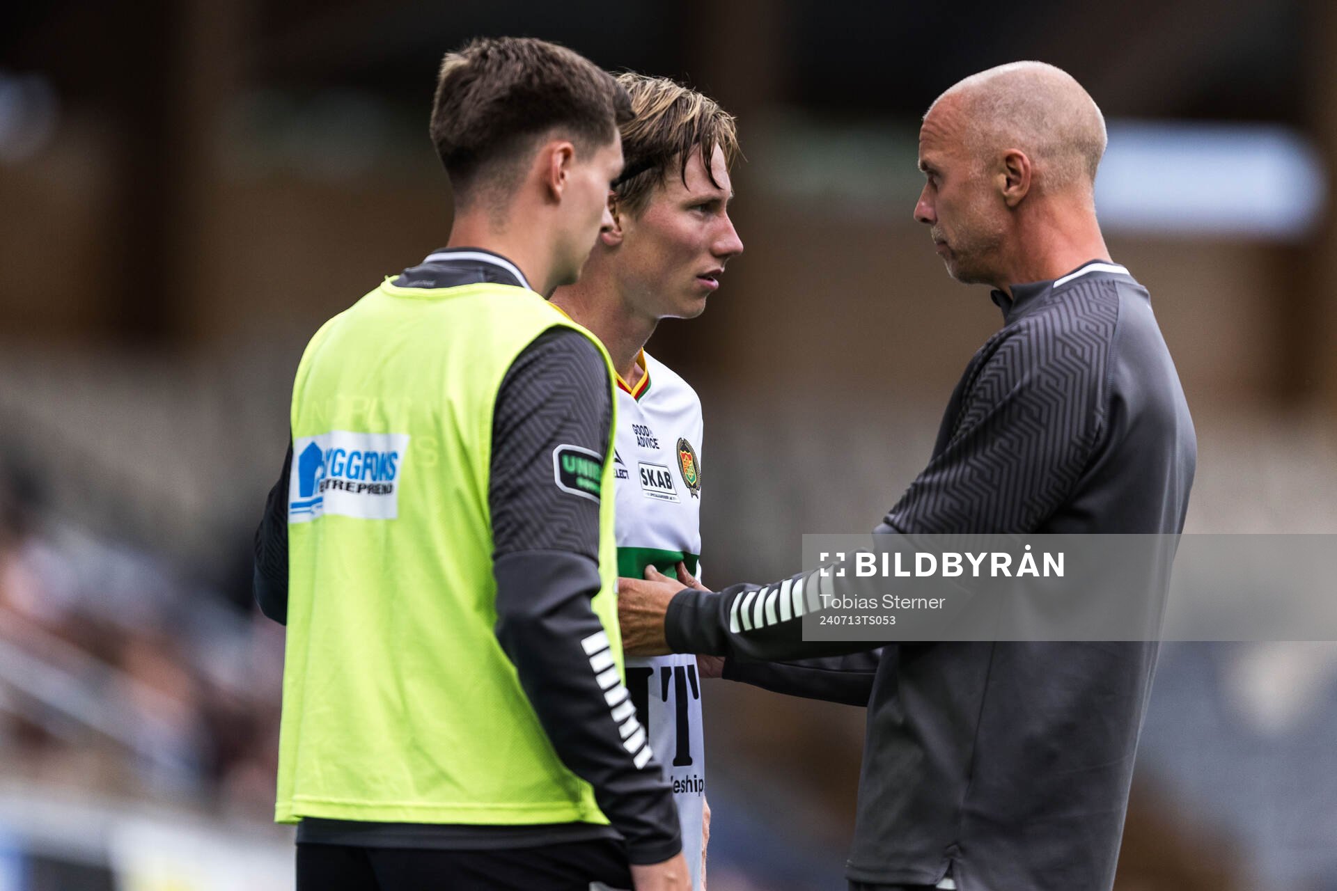 GAIS Robin Frej får vård under fotbollsmatchen i Allsvenskan mellan Sirius och GAIS den 13 juli 2024 i Uppsala. 
