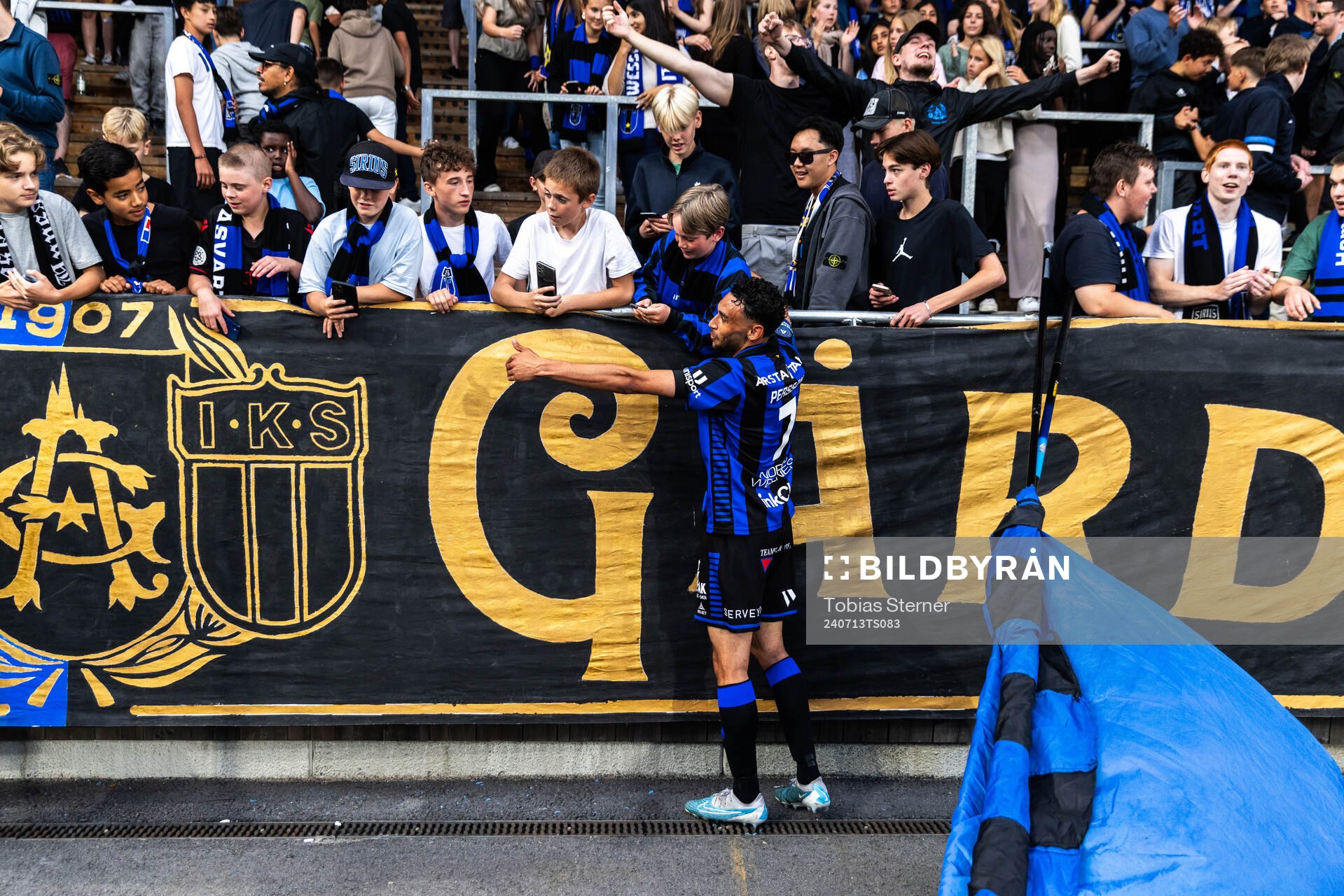 Sirius Joakim Persson jublar efter fotbollsmatchen i Allsvenskan mellan Sirius och GAIS den 13 juli 2024 i Uppsala. 