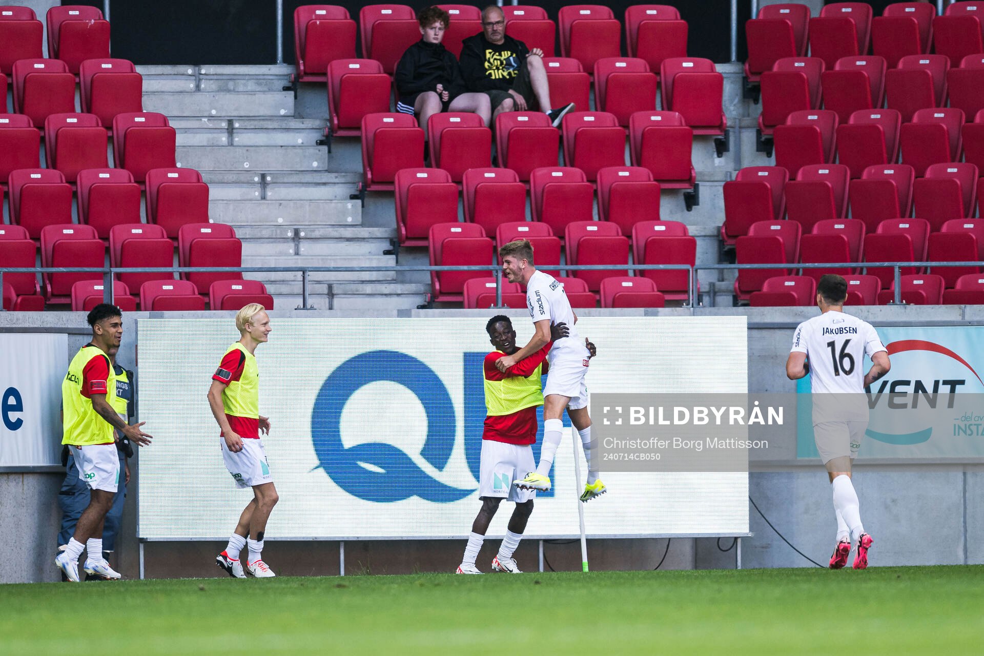 Brommapojkarnas Frederik Christensen jublar