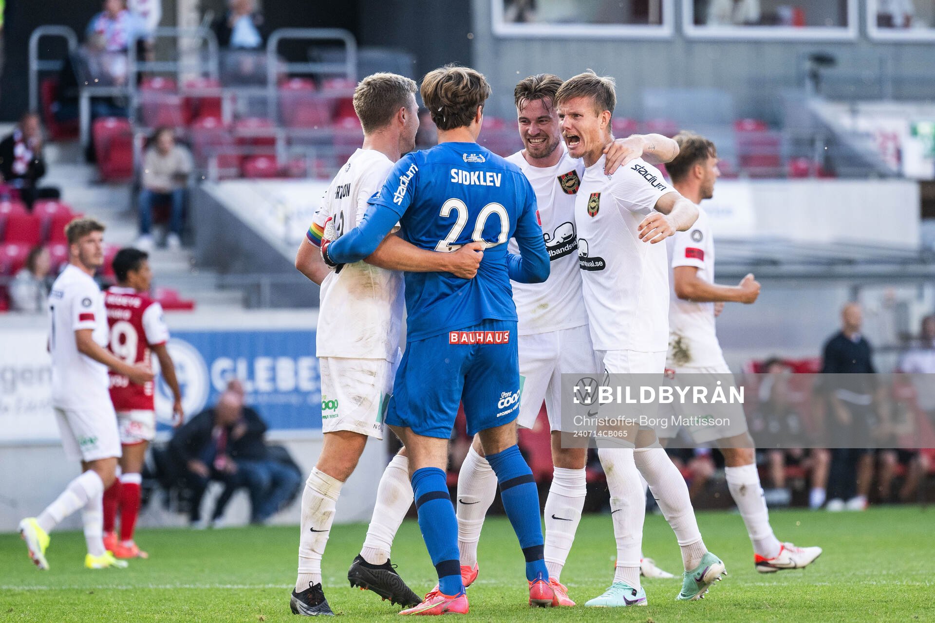 Brommapojkarnas Ludvig Fritzson, målvakt Filip Sidklev och