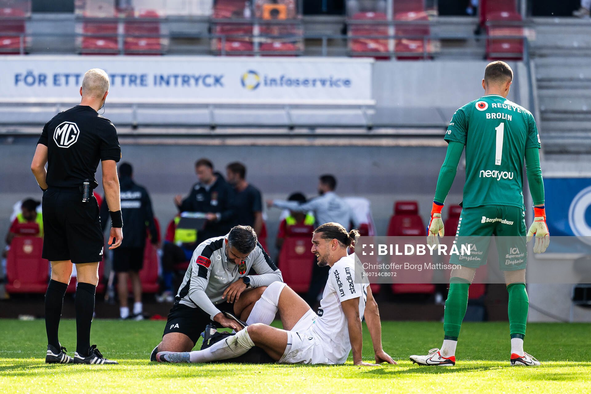 Brommapojkarnas Nikola Vasic har ont
