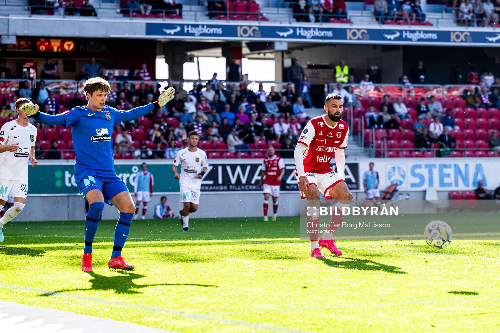 Brommapojkarnas målvakt Filip Sidklev och Kalmars Dino