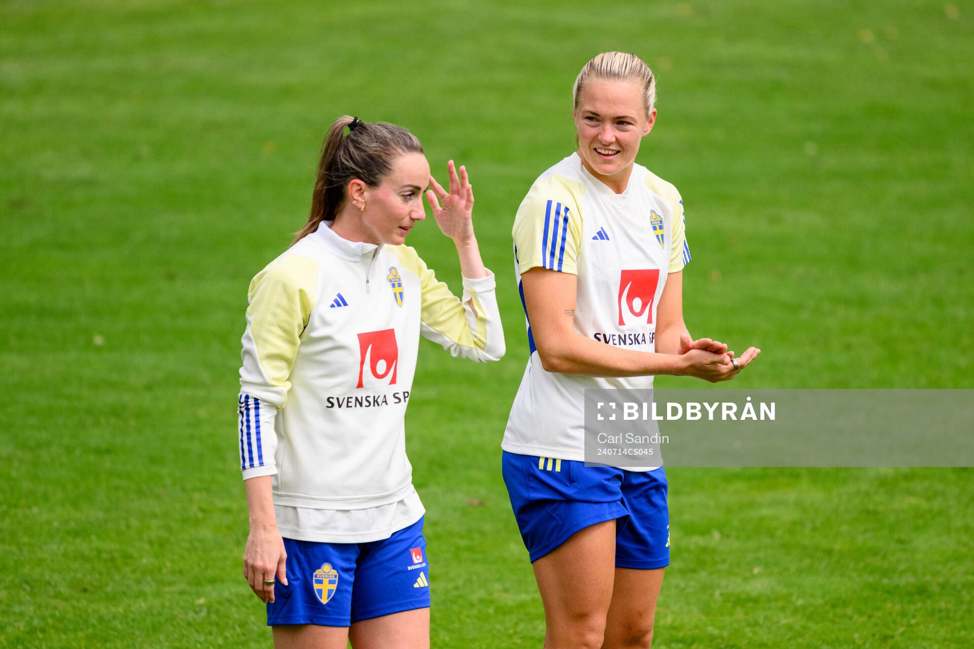 Kosovare Asllani and Magdalena Eriksson