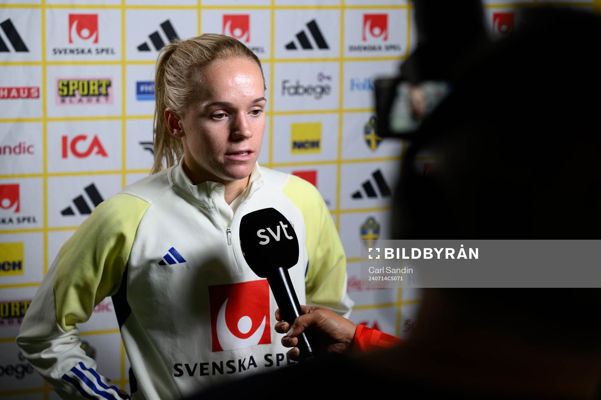 Hanna Lundkvist is being interviewed