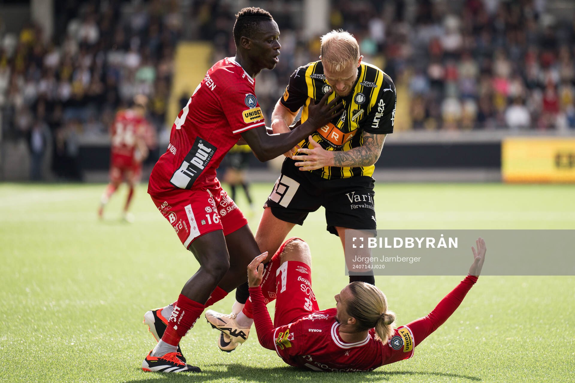 Elfsborgs Timothy Noor Ouma och Niklas Hult mot Häckens