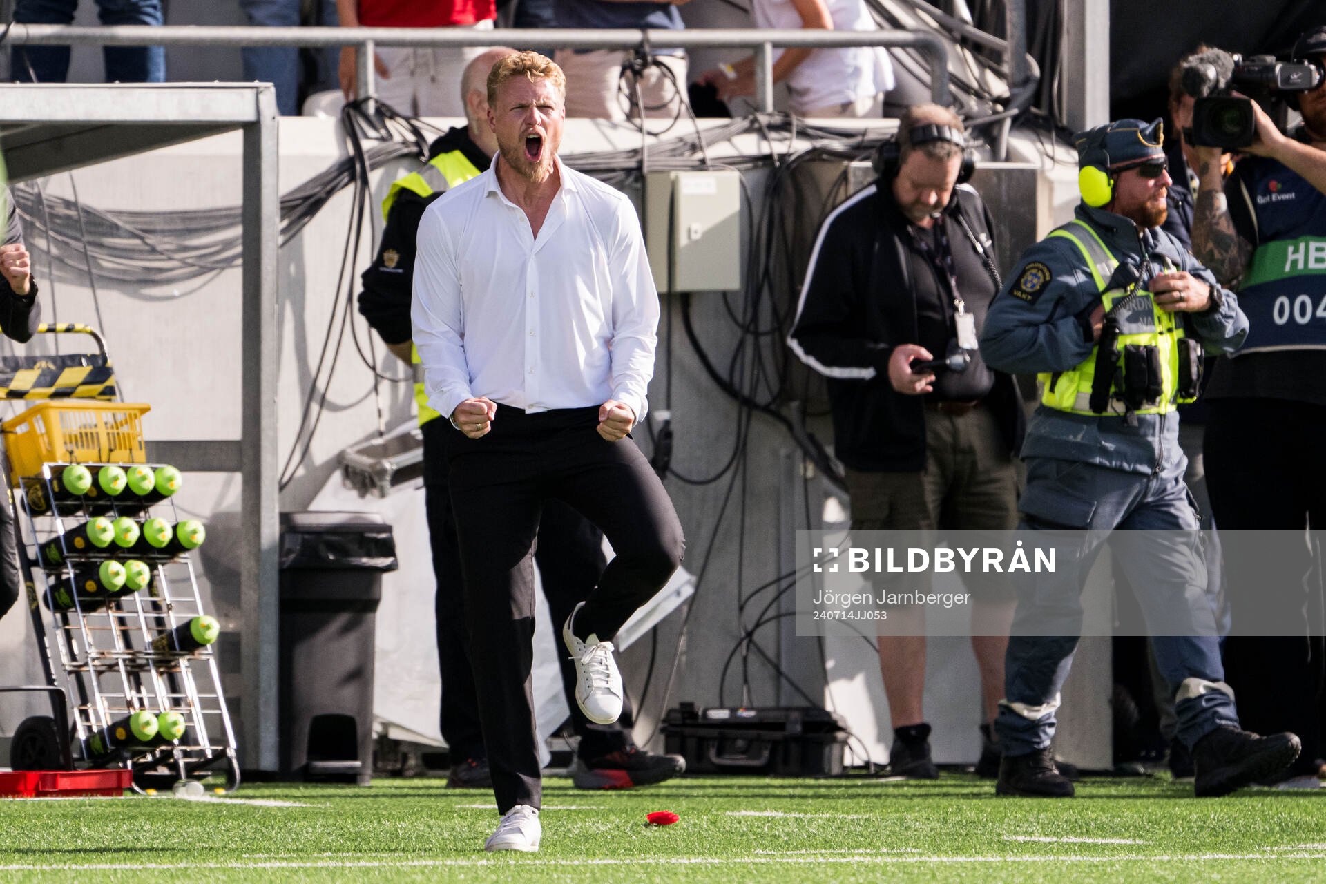 Elfsborgs manager Oscar Hiljemark jublar