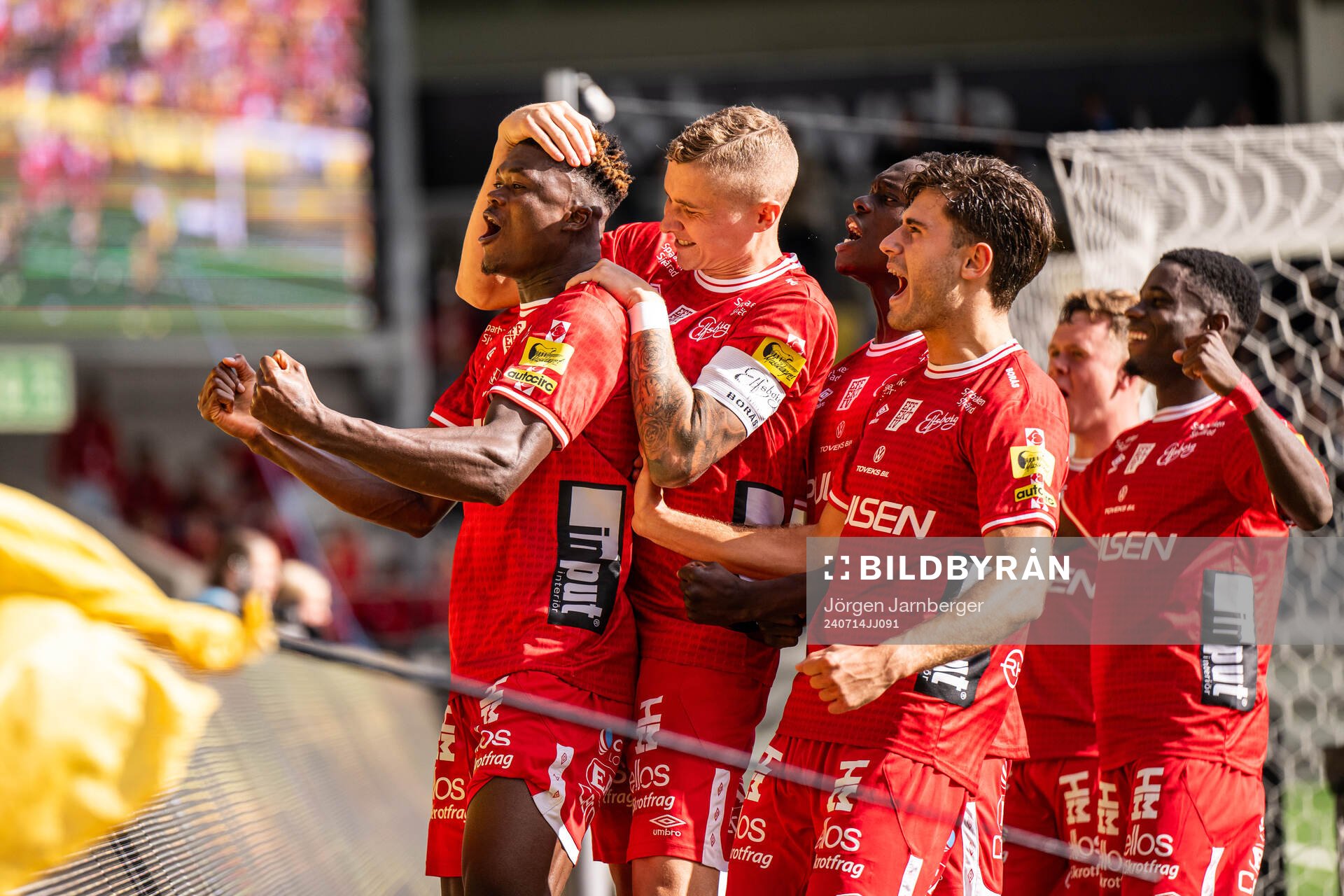 Elfsborgs Terry Yegbe jublar med lagkamrater