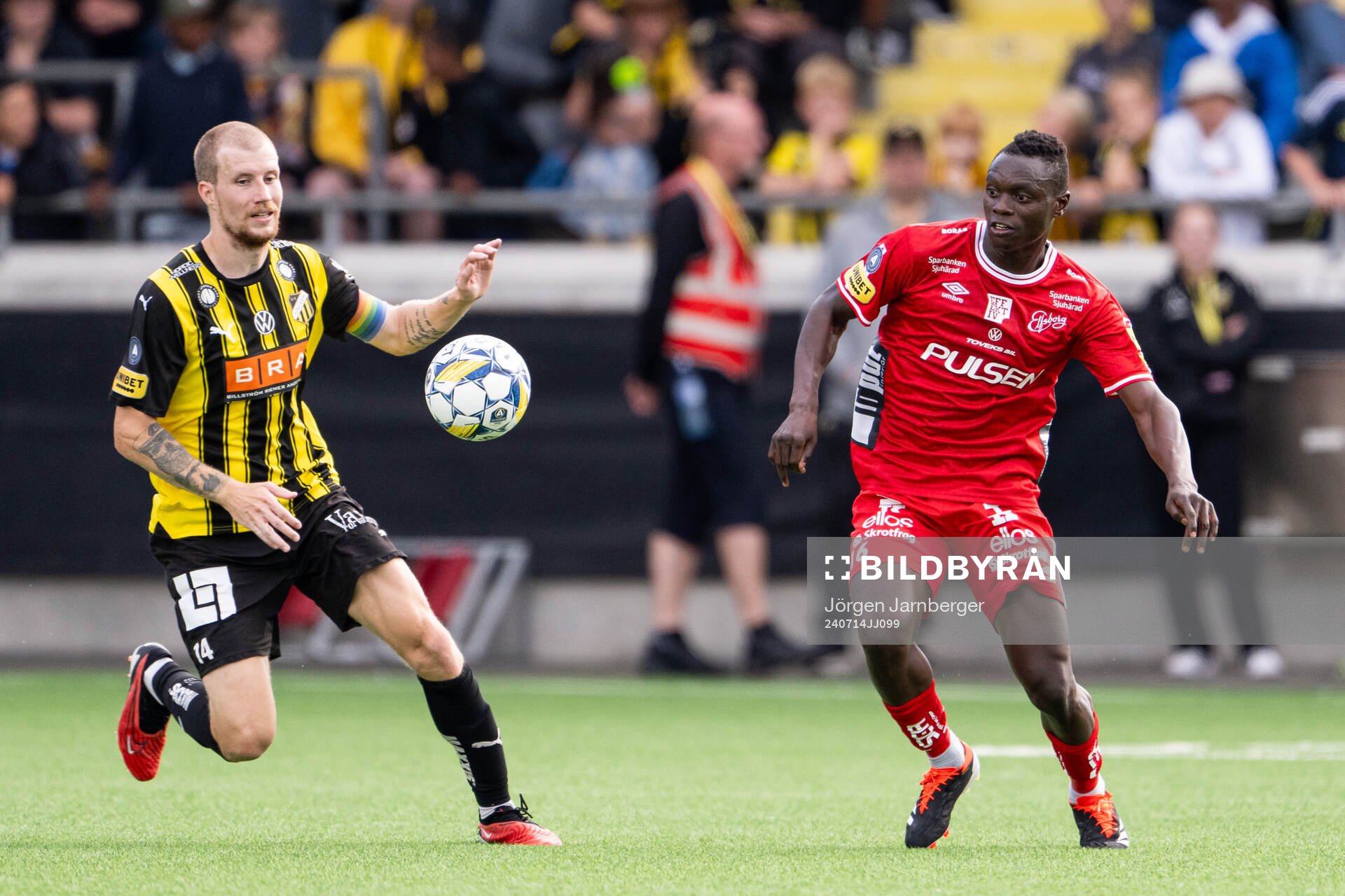 Häckens Simon Gustafson och Elfsborgs Timothy Noor Ouma