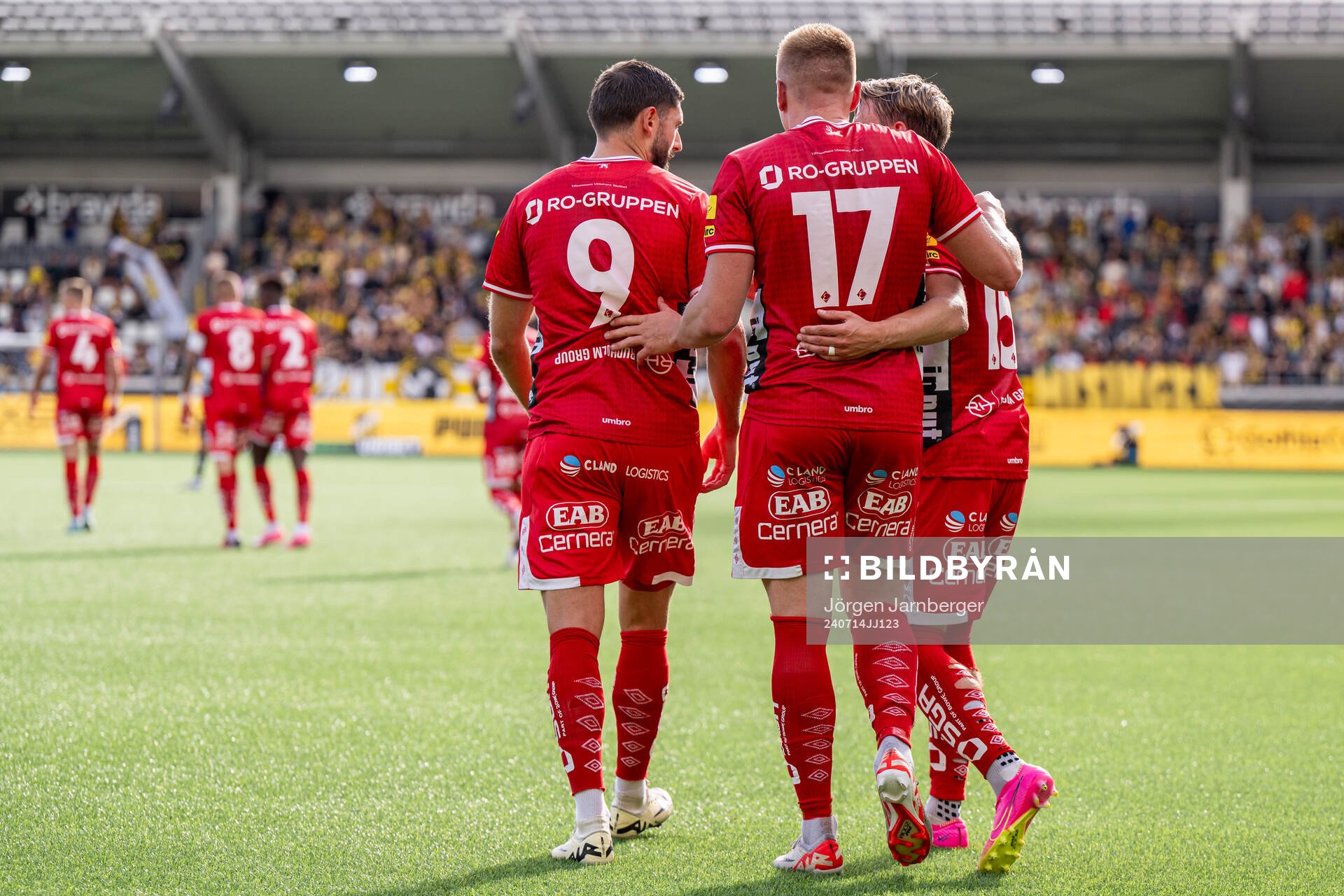 Elfsborgs Arber Zeneli, Per Frick och Simon Hedlund jublar
