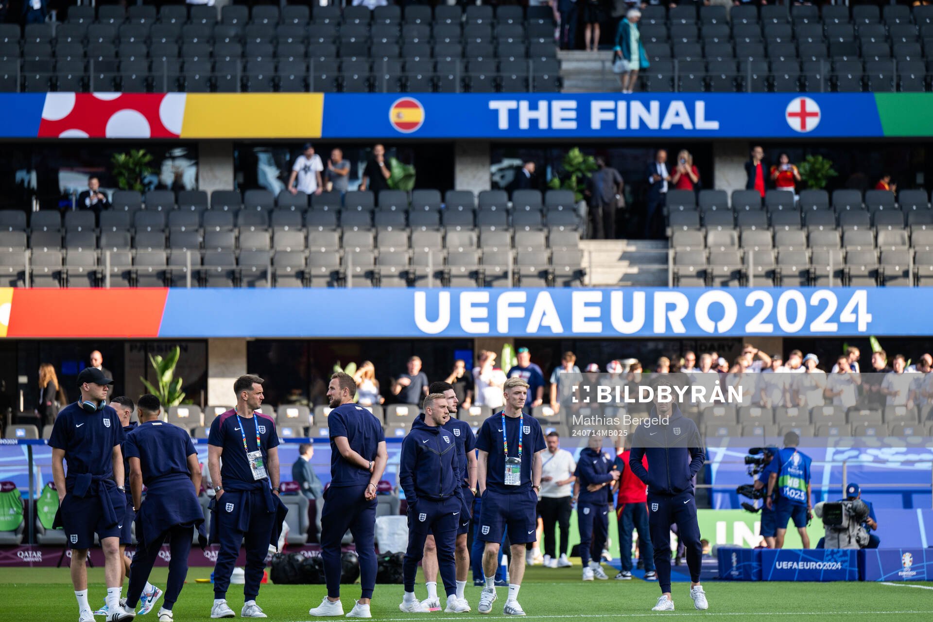 Harry Kane of England with team mates