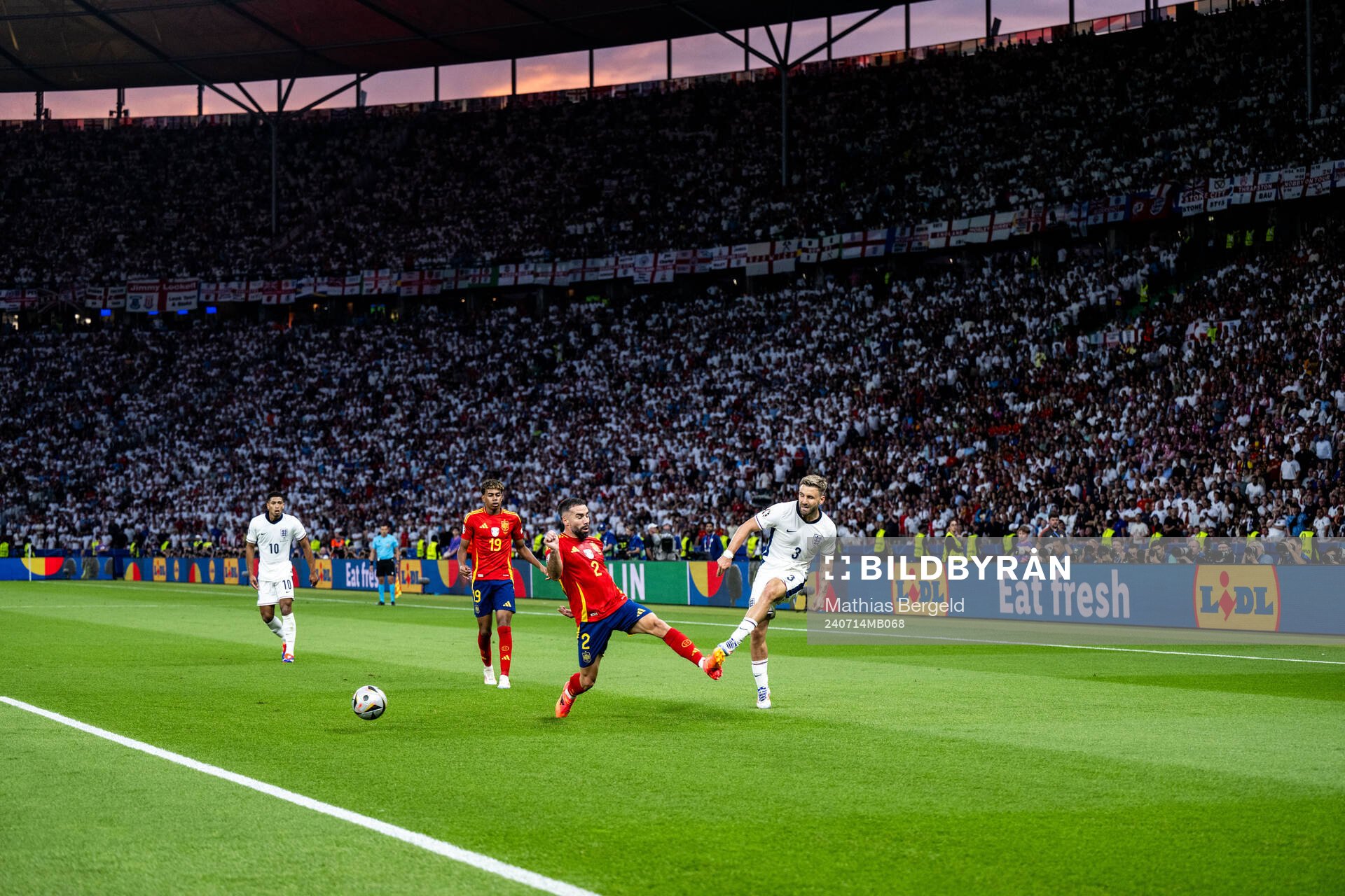 Daniel Carvajal of Spain and Luke Shaw of England