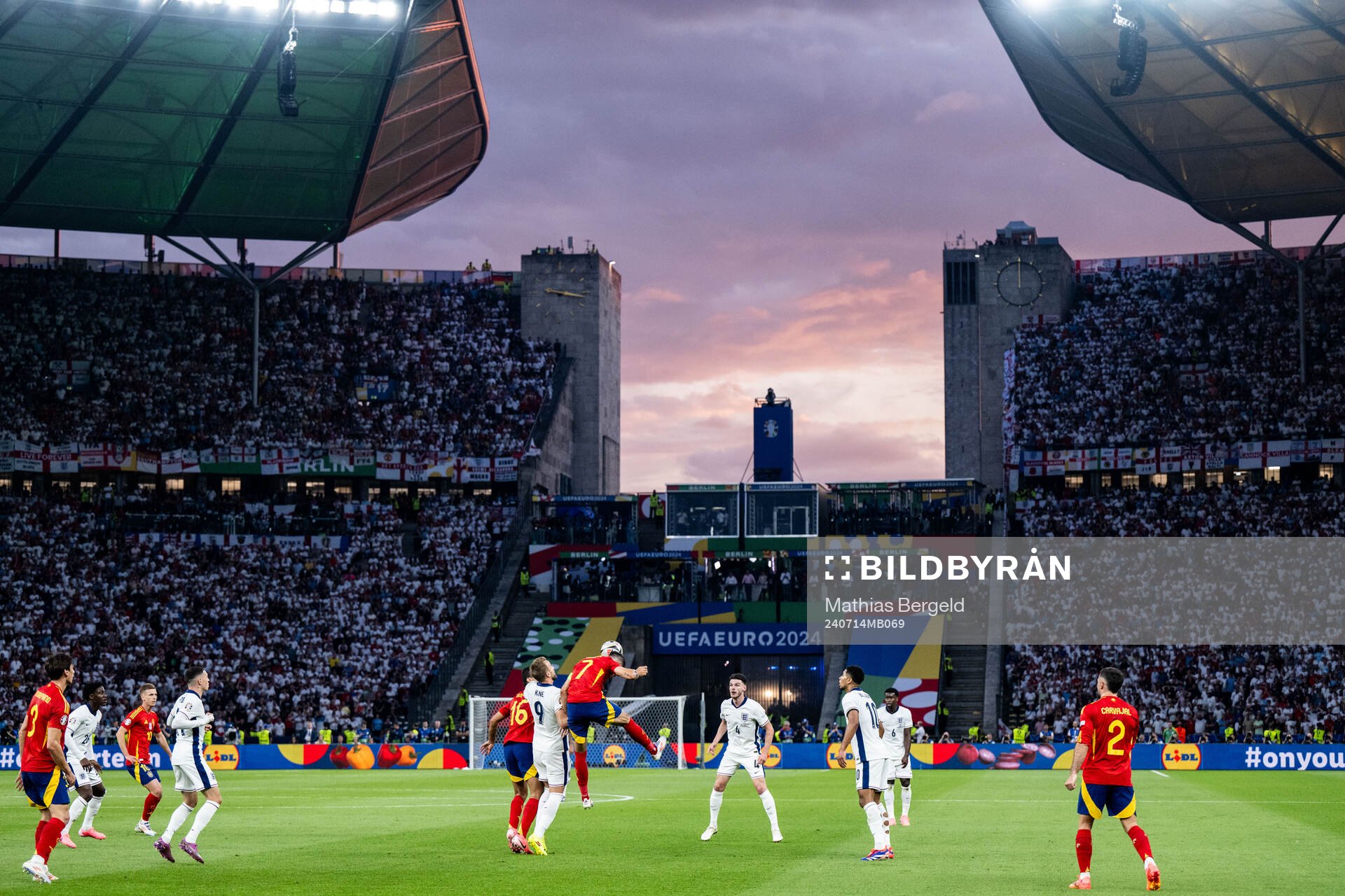 Harry Kane of England and Alvaro Morata of Spain