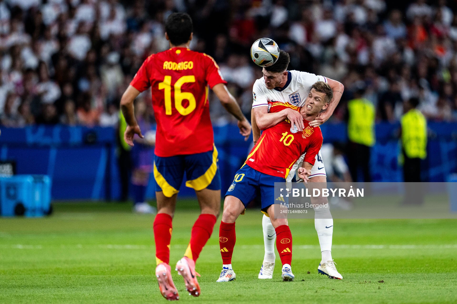 Declan Rice of England and Daniel Olmo of Spain