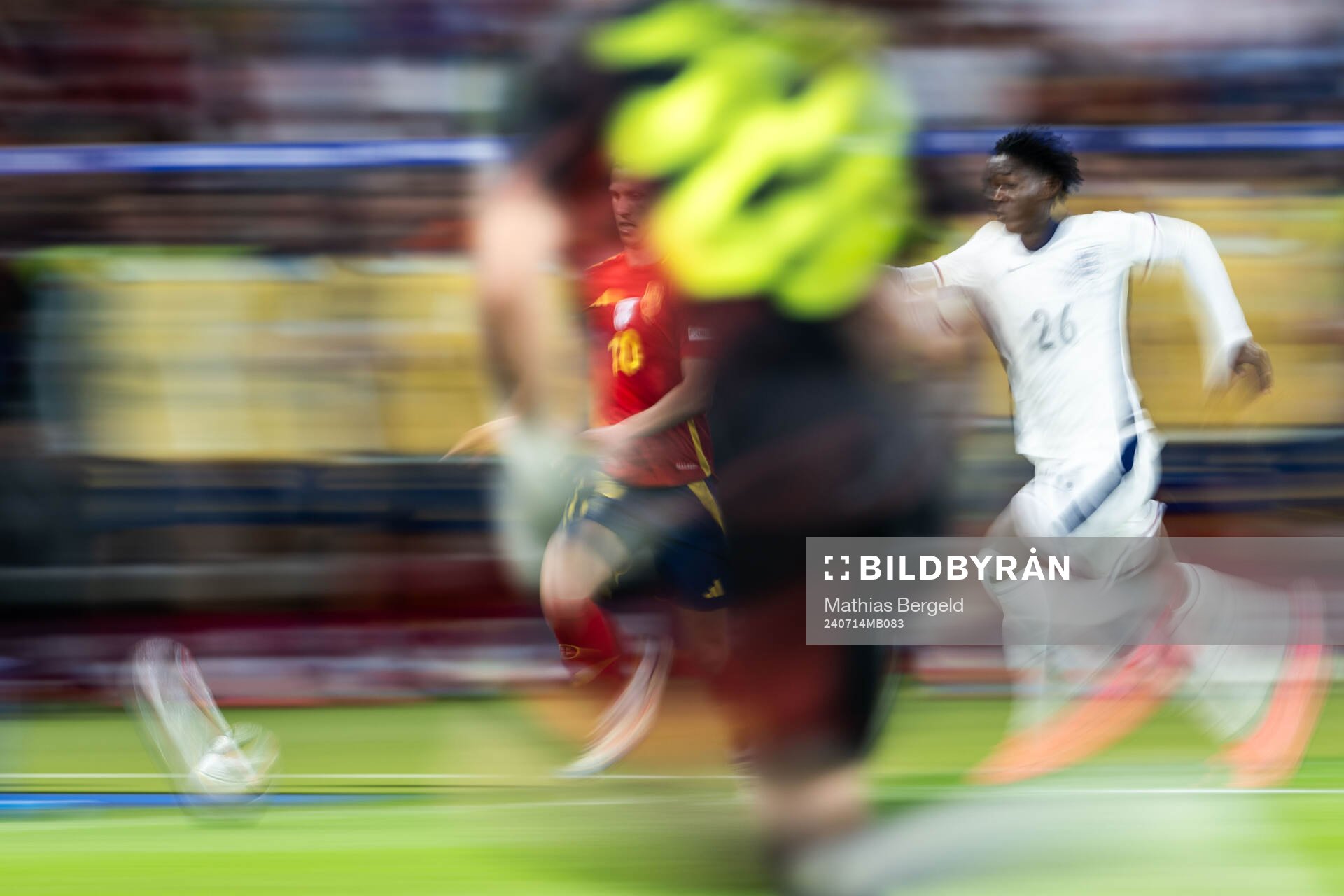 Daniel Olmo of Spain and Kobbie Mainoo of England