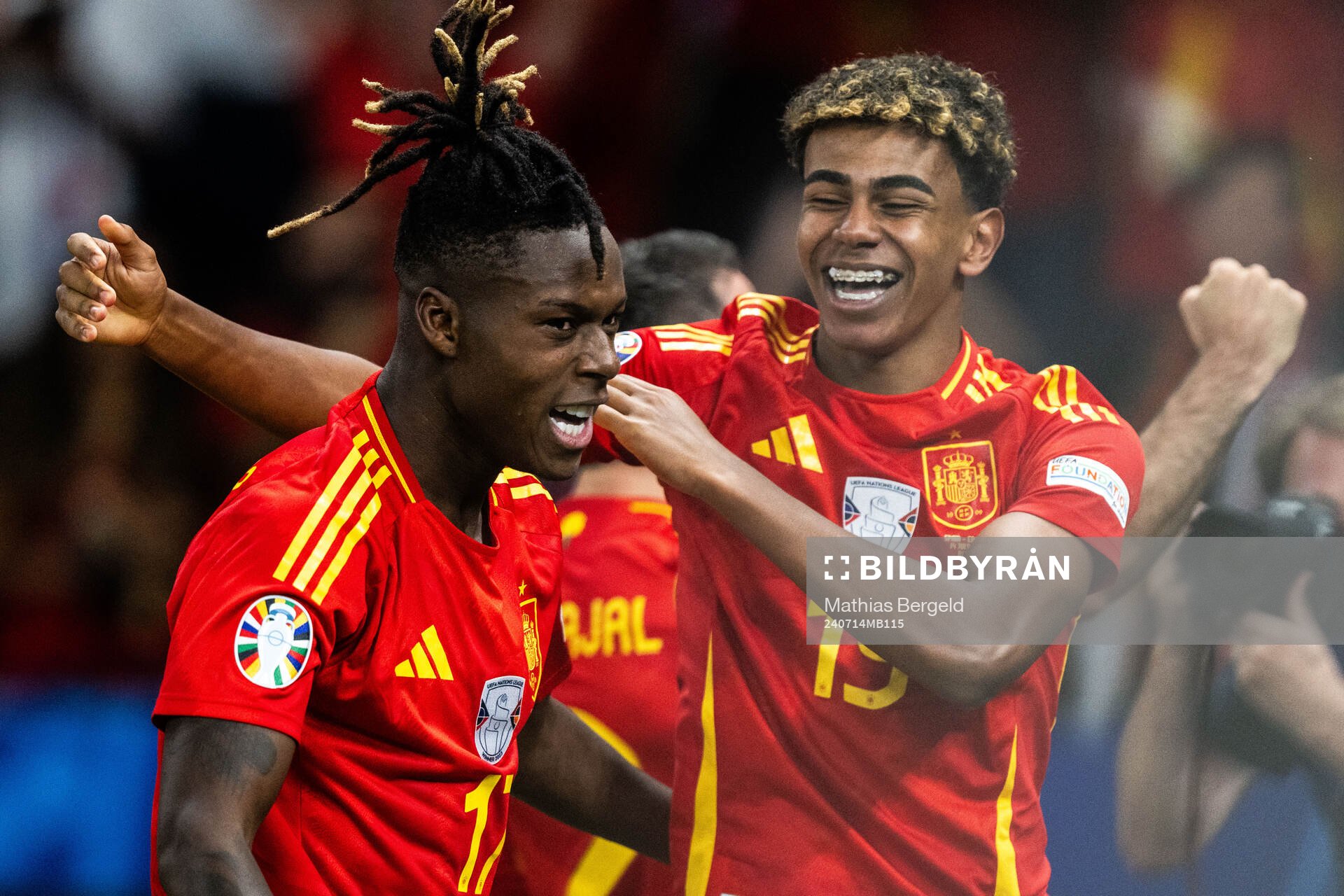 Nicholas Williams of Spain celebrates with Lamine Yamal