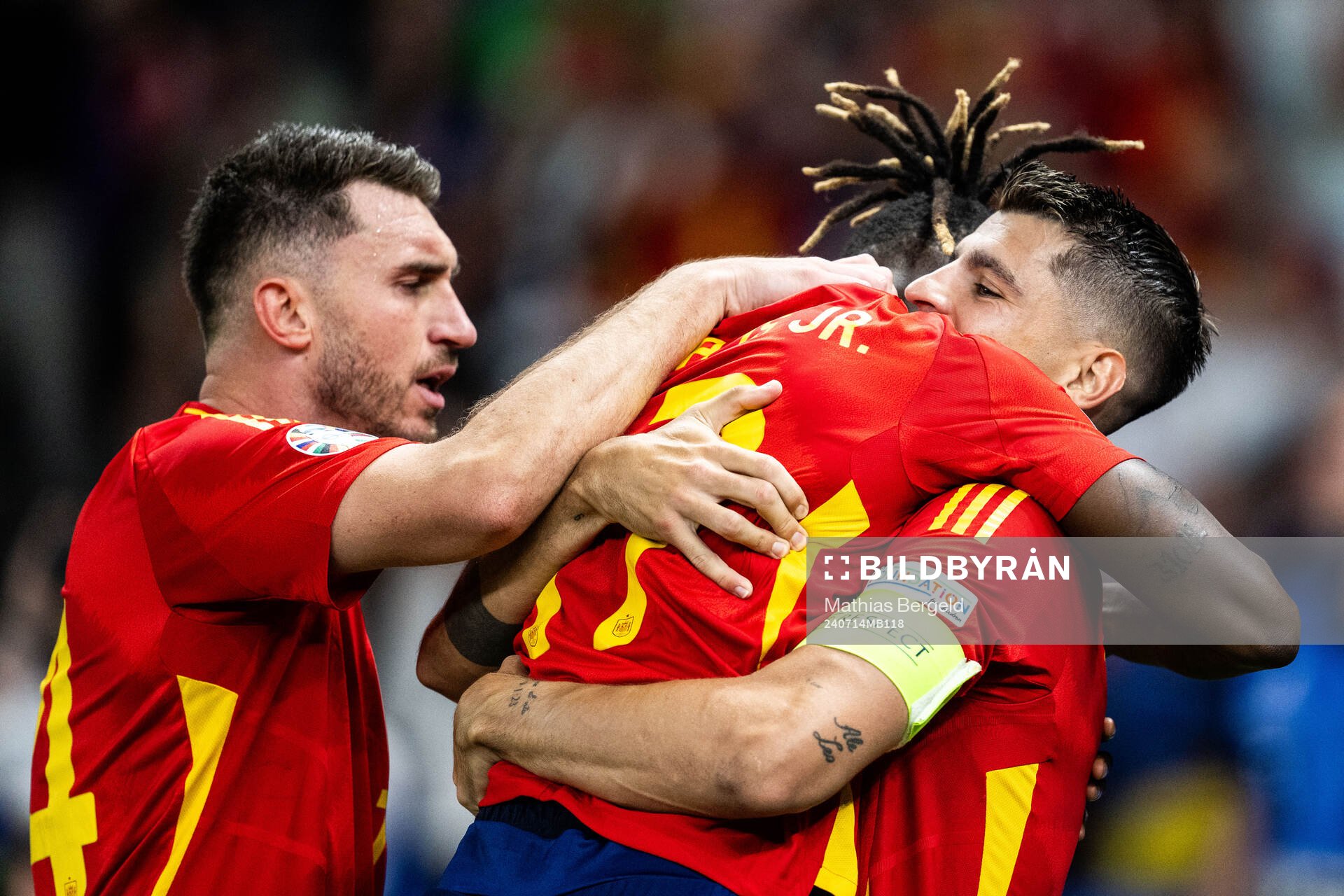 Nicholas Williams of Spain celebrates with Aymeric Laporte