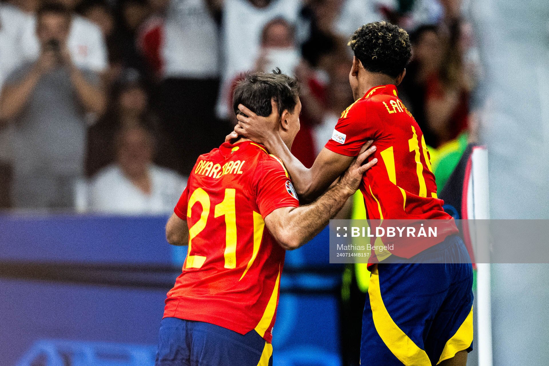 Mikel Oyarzabal and Lamine Yamal celebrate