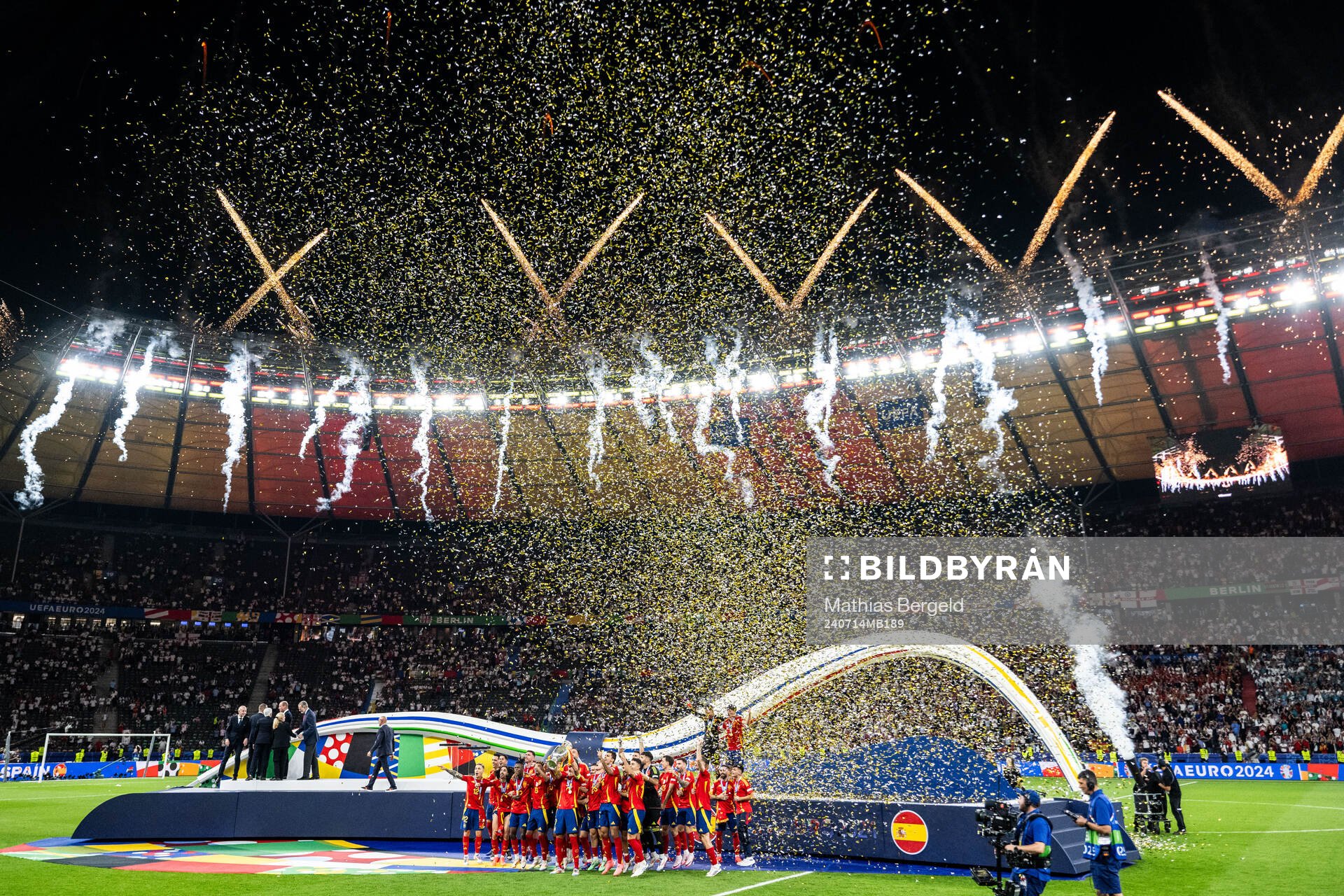 Players of Spain celebrate with the trophy