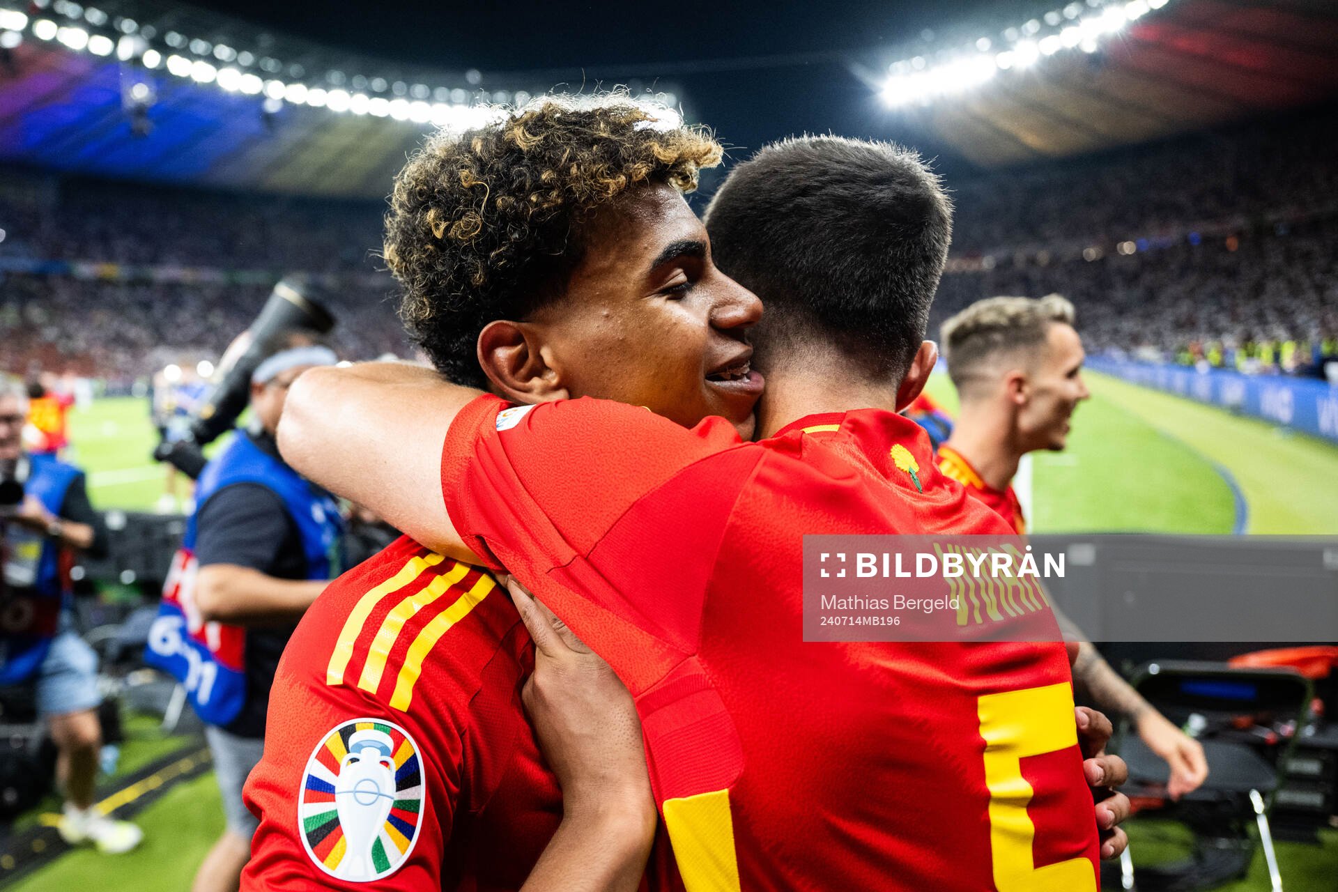 Lamine Yamal and Daniel Vivian of Spain celebrate