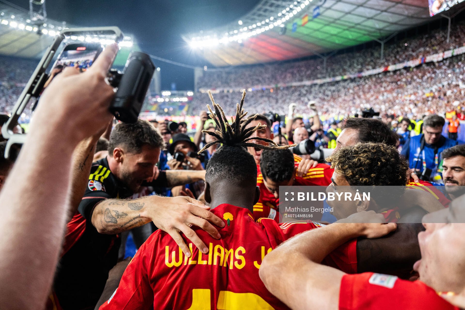Nicholas Williams and Lamine Yamal of Spain celebrate
