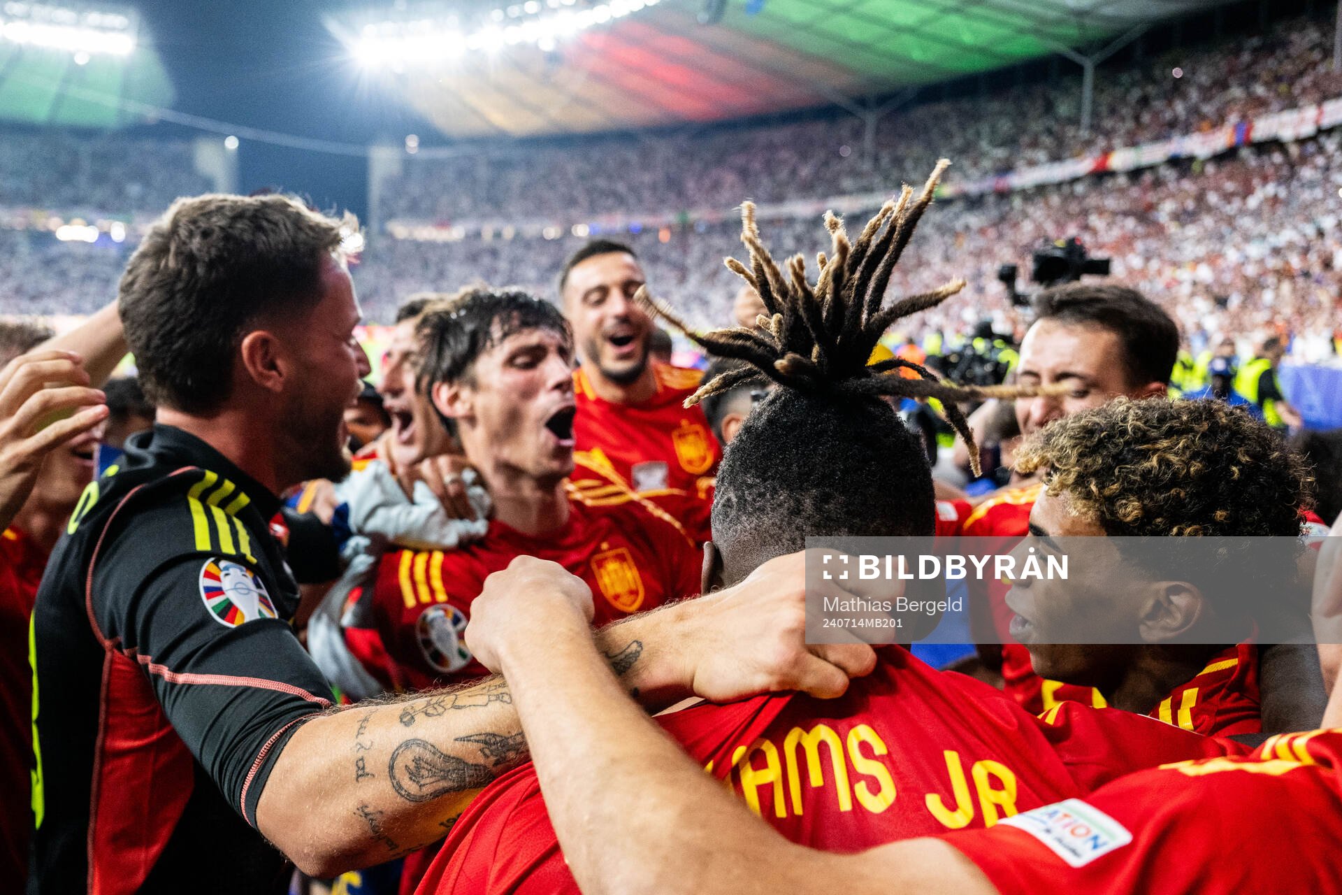 Nicholas Williams and Lamine Yamal of Spain celebrate