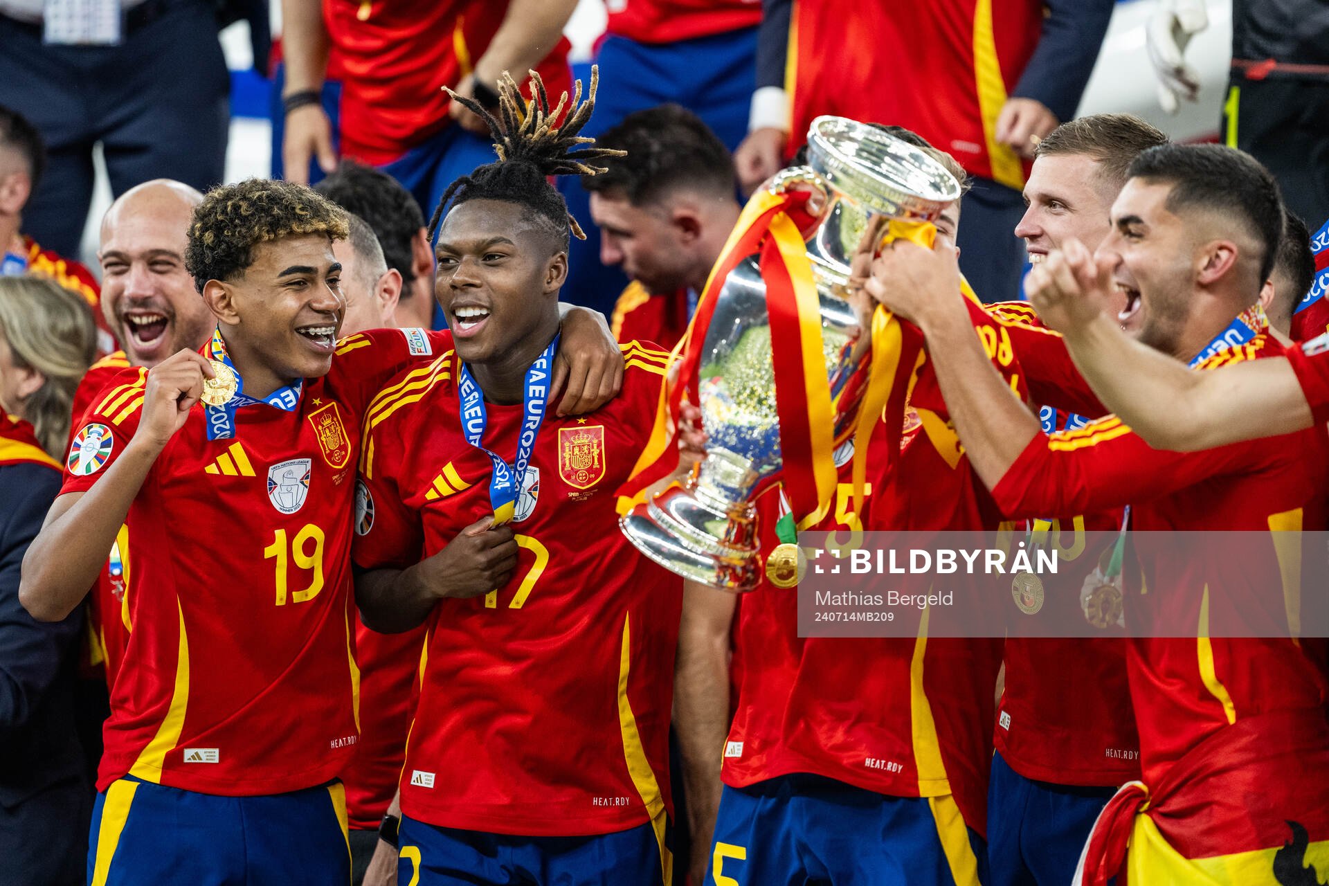 Lamine Yamal and Nicholas Williams of Spain celebrate with