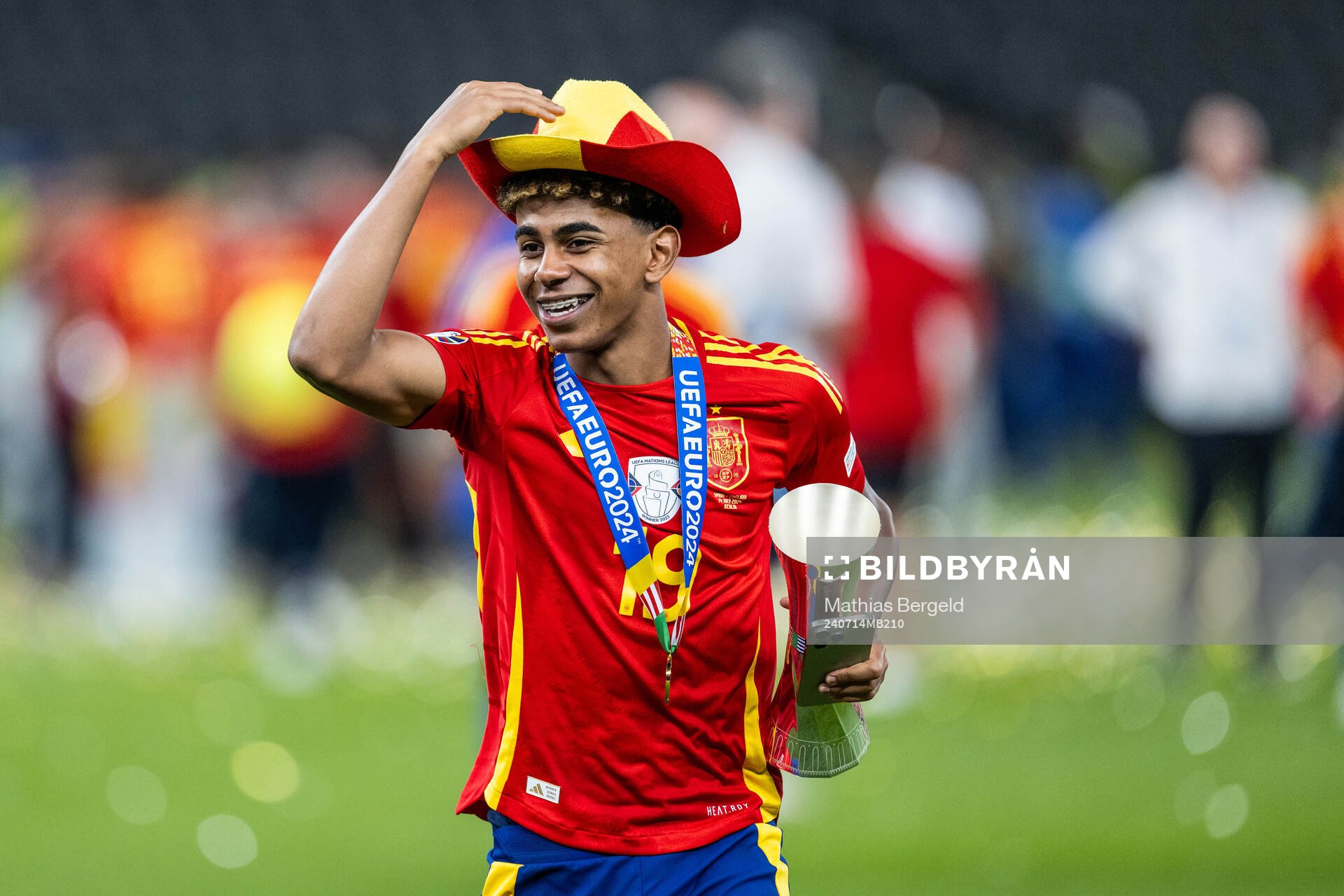 Lamine Yamal of Spain celebrates