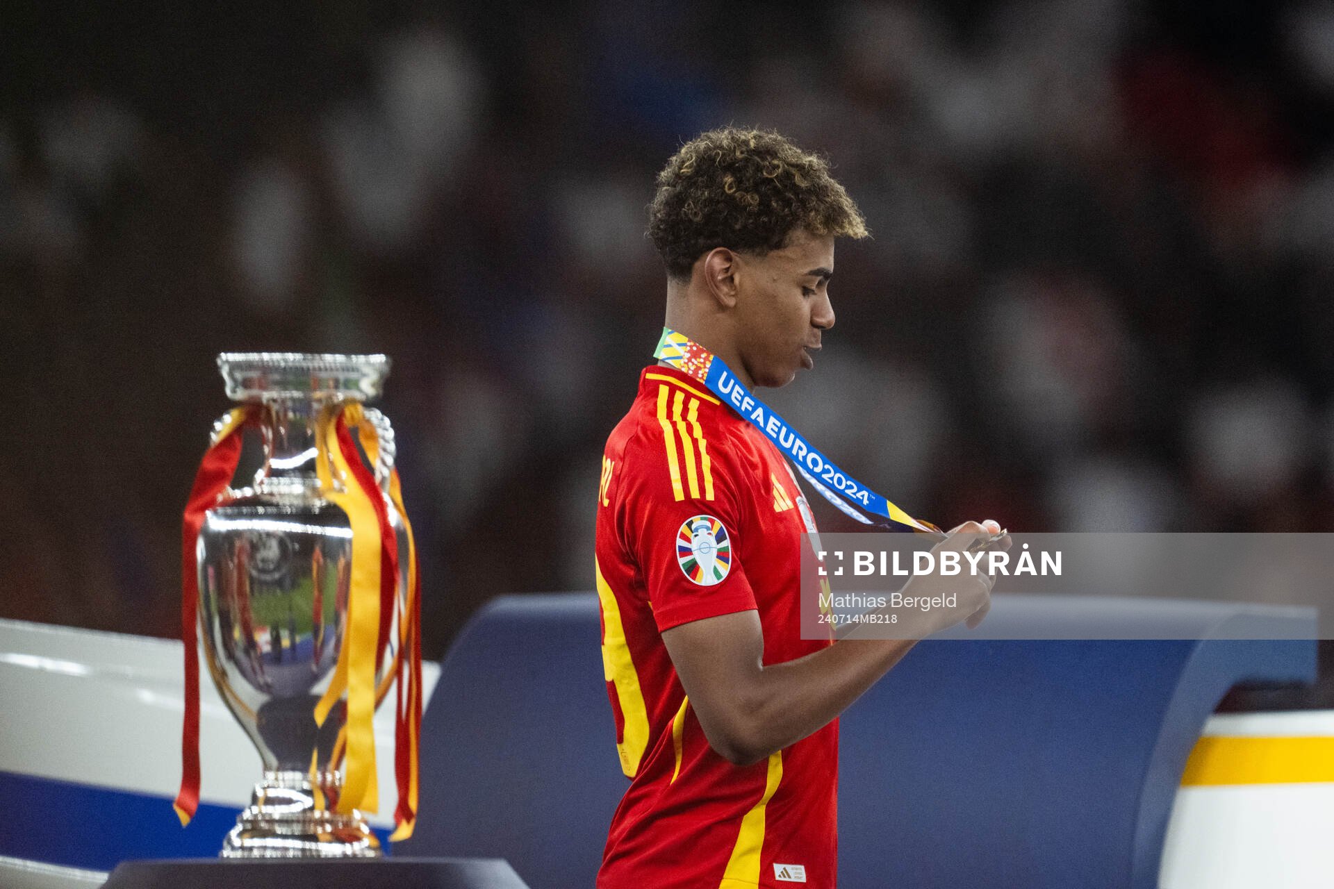 Lamine Yamal of Spain celebrates