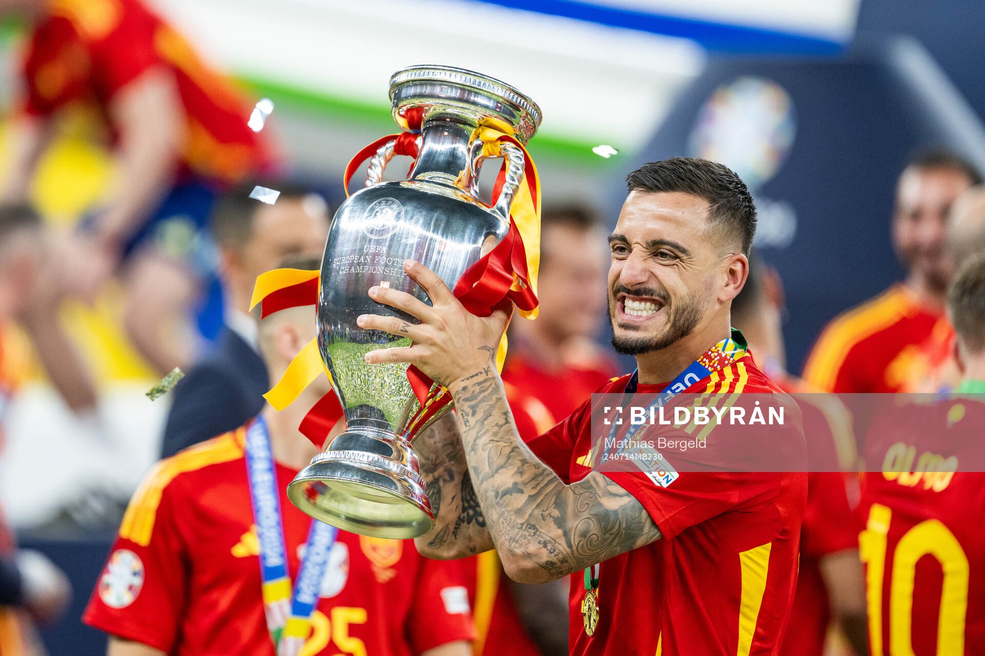 Joselu of Spain celebrates with the trophy