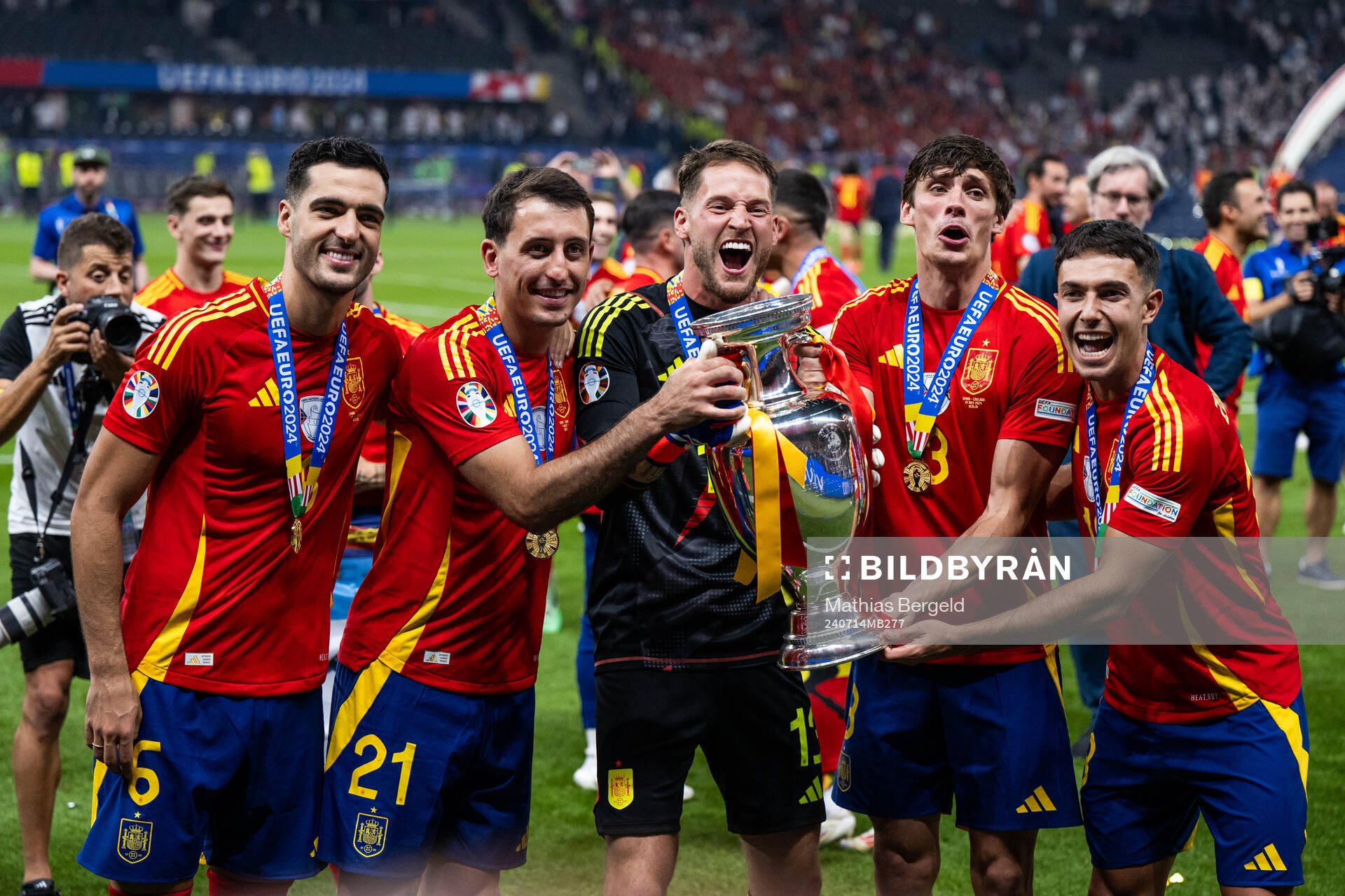 Daniel Vivian, Mikel Oyarzabal, goalkeeper Alejandro