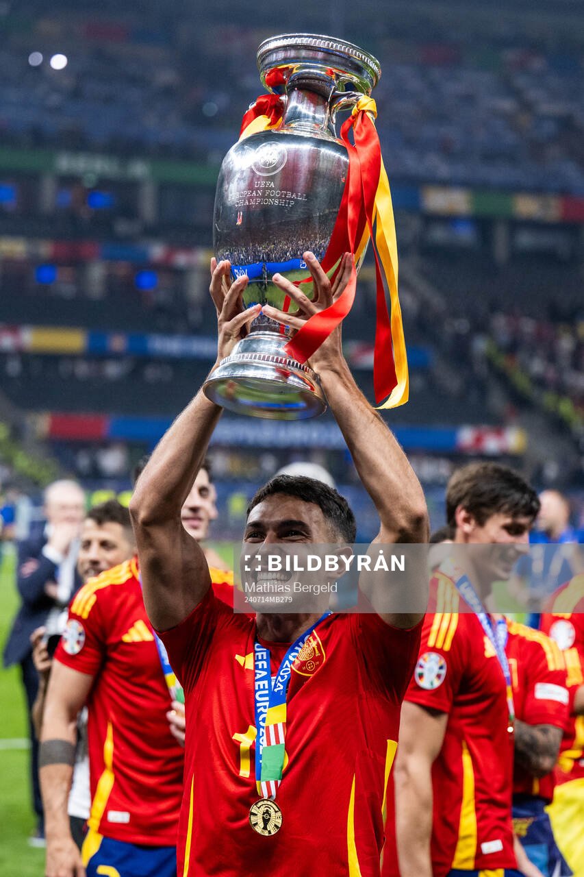 Martin Zubimendi of Spain celebrates with the trophy
