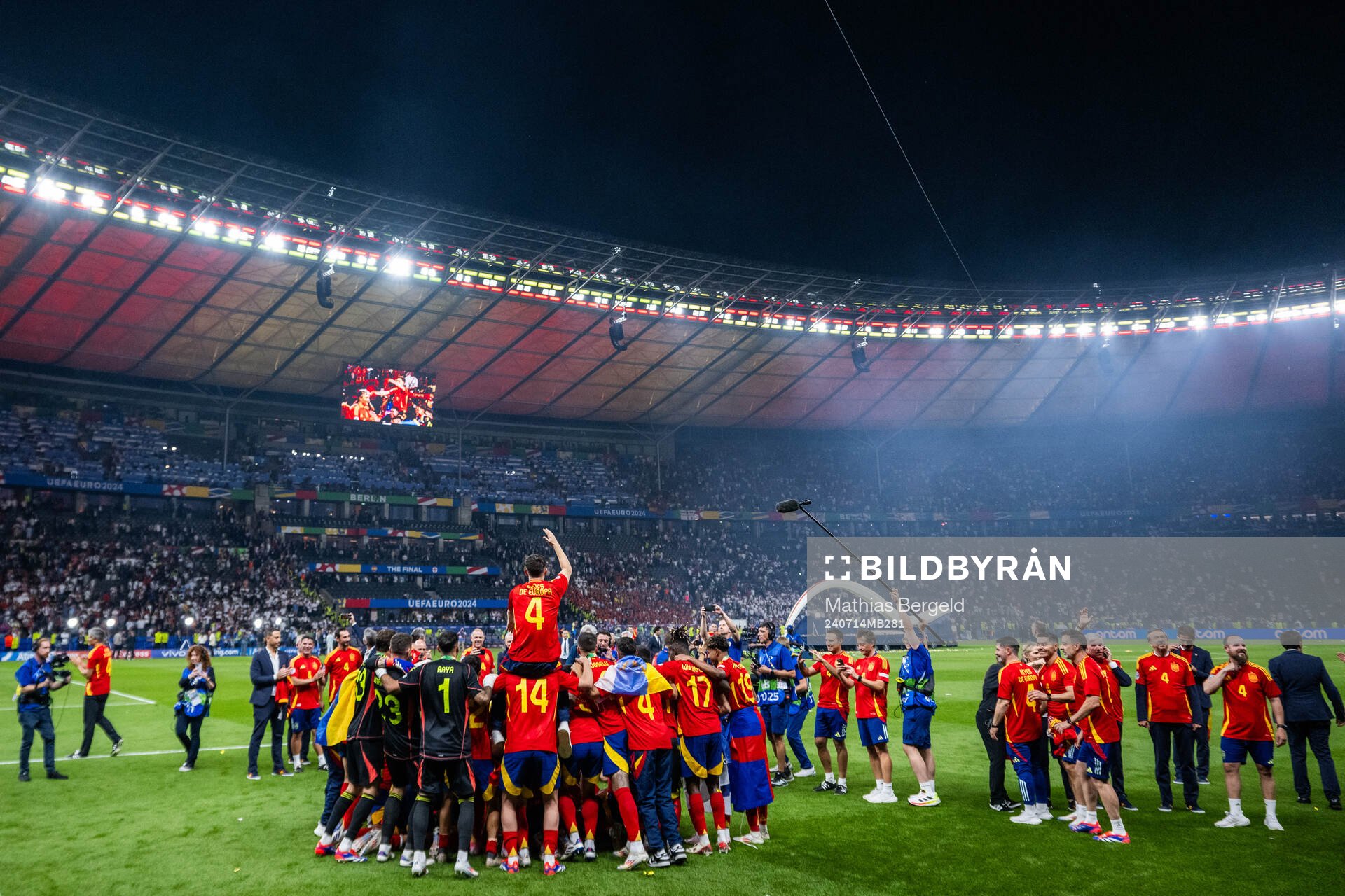 Players of Spain celebrate